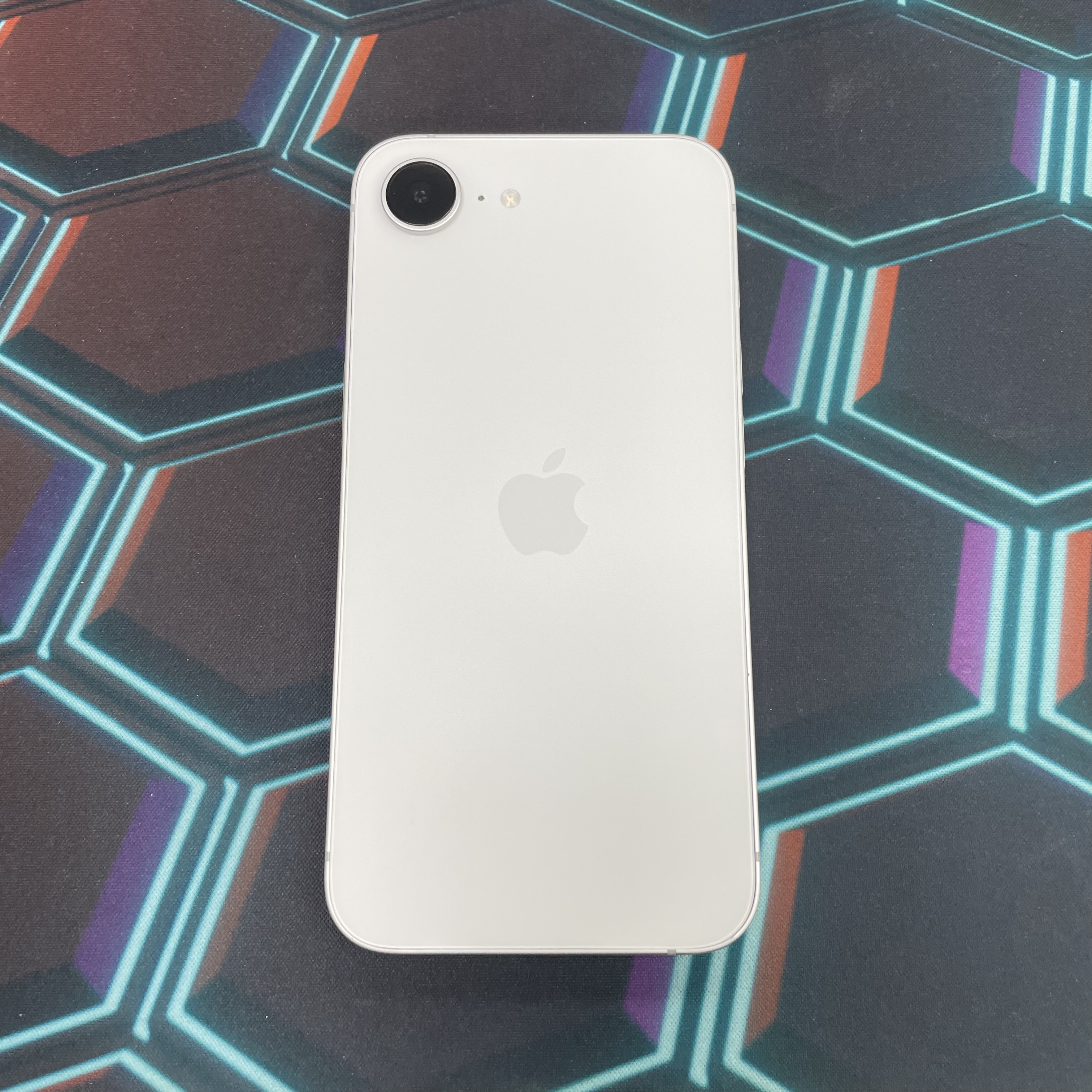 *7695 16e 勁靚機 128GB 電100 白色 white