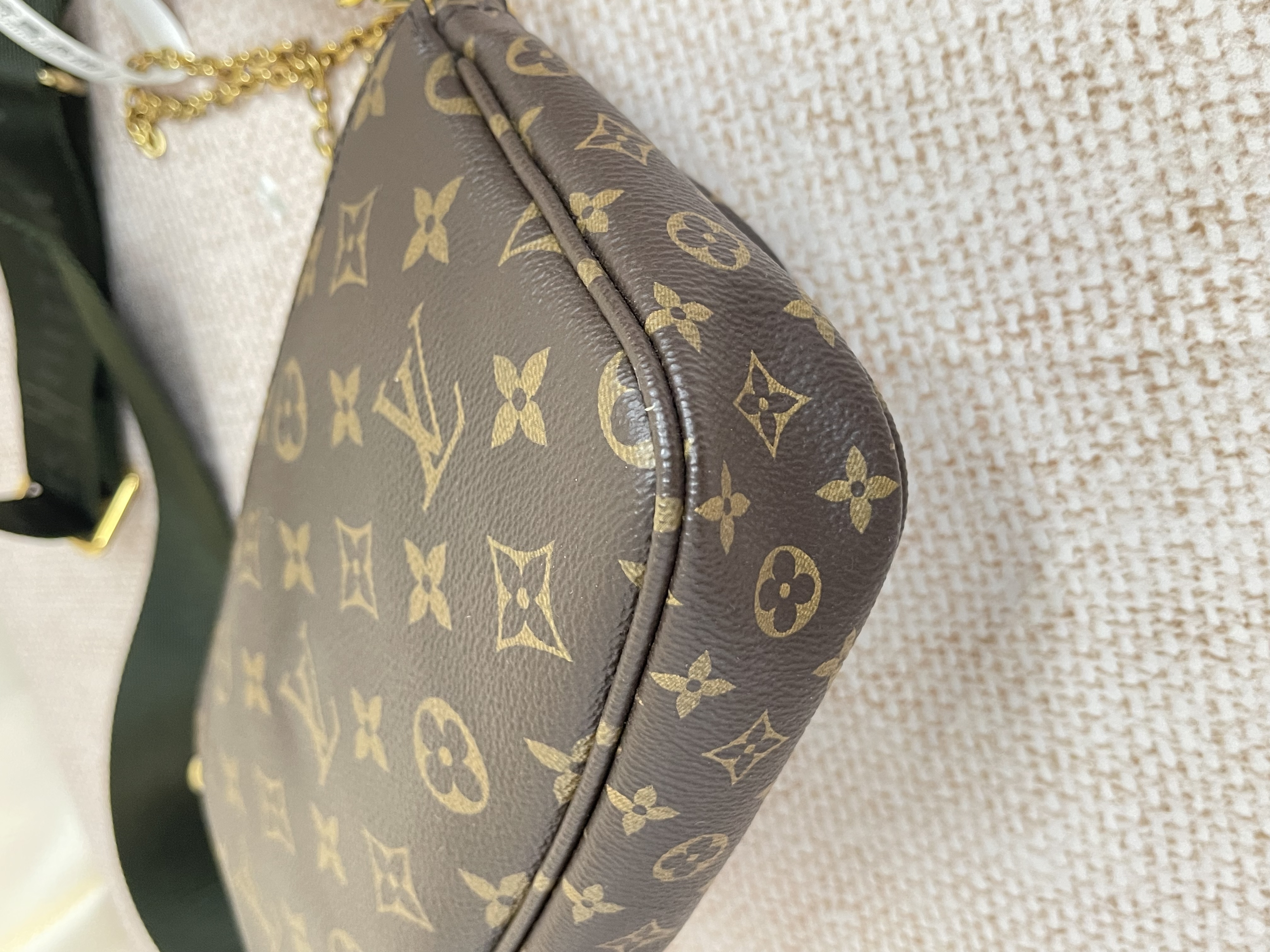 Pre-owned Louis Vuitton 5 in 1/ Product Code: 26041903