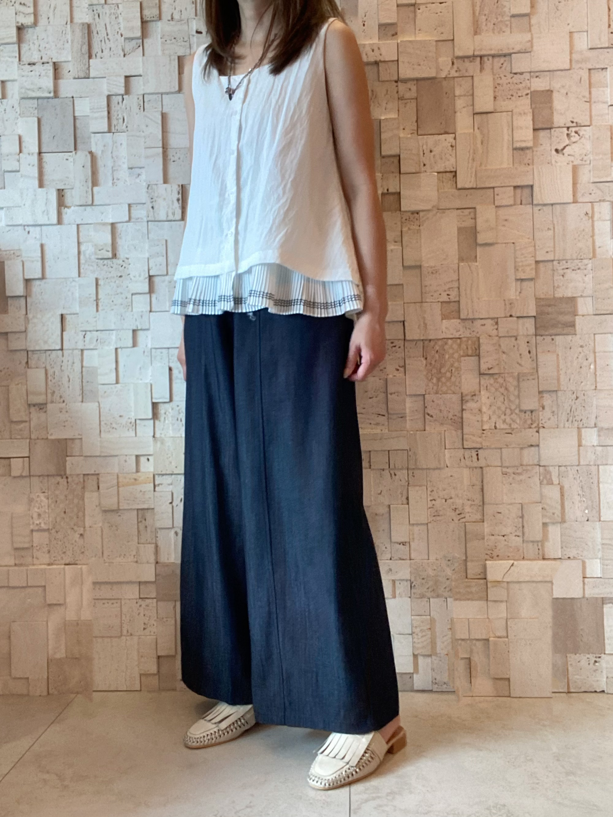 #2084 梳織方領無袖背心💞