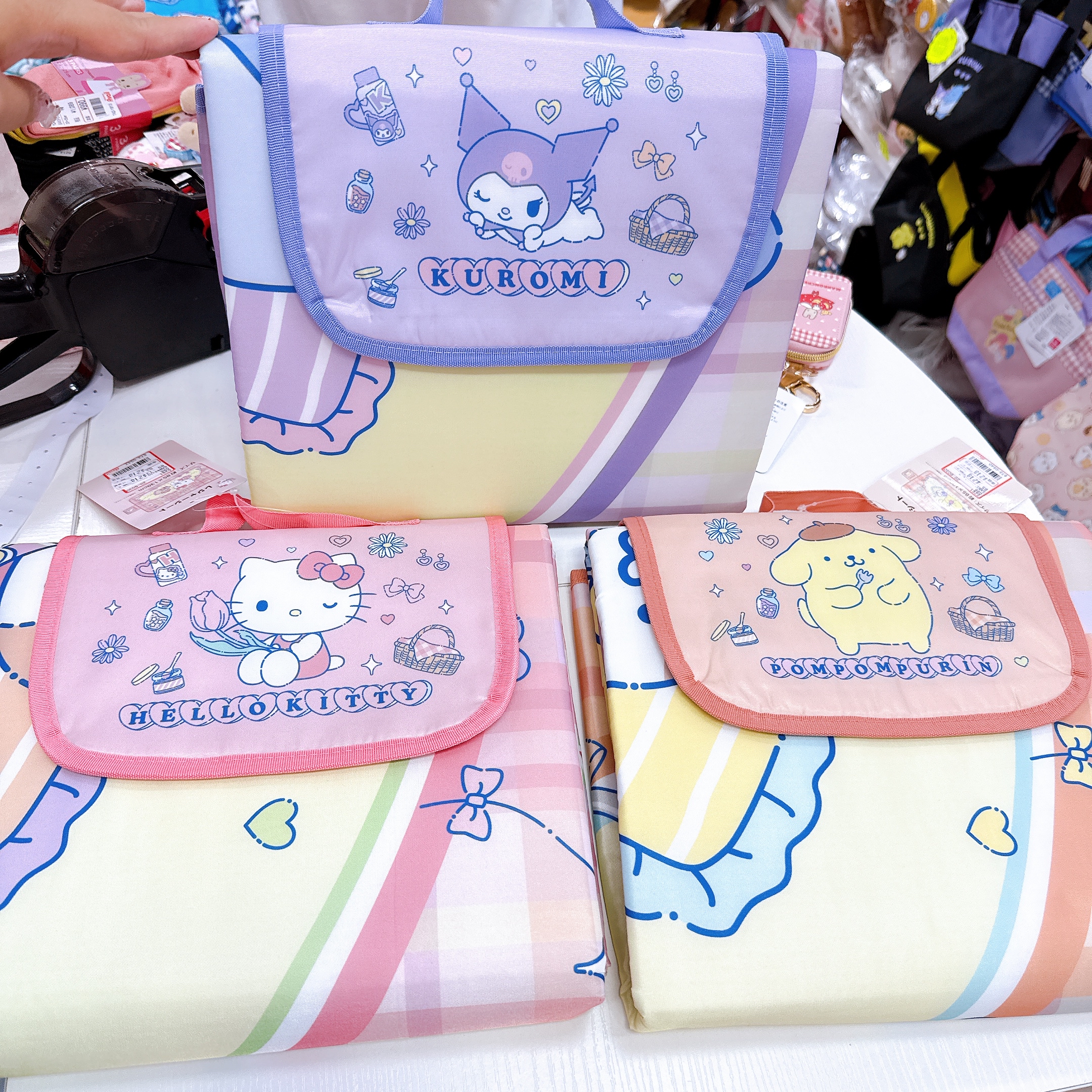 日本直送本店獨家發售布甸狗Kuromi Hello Kitty野餐墊