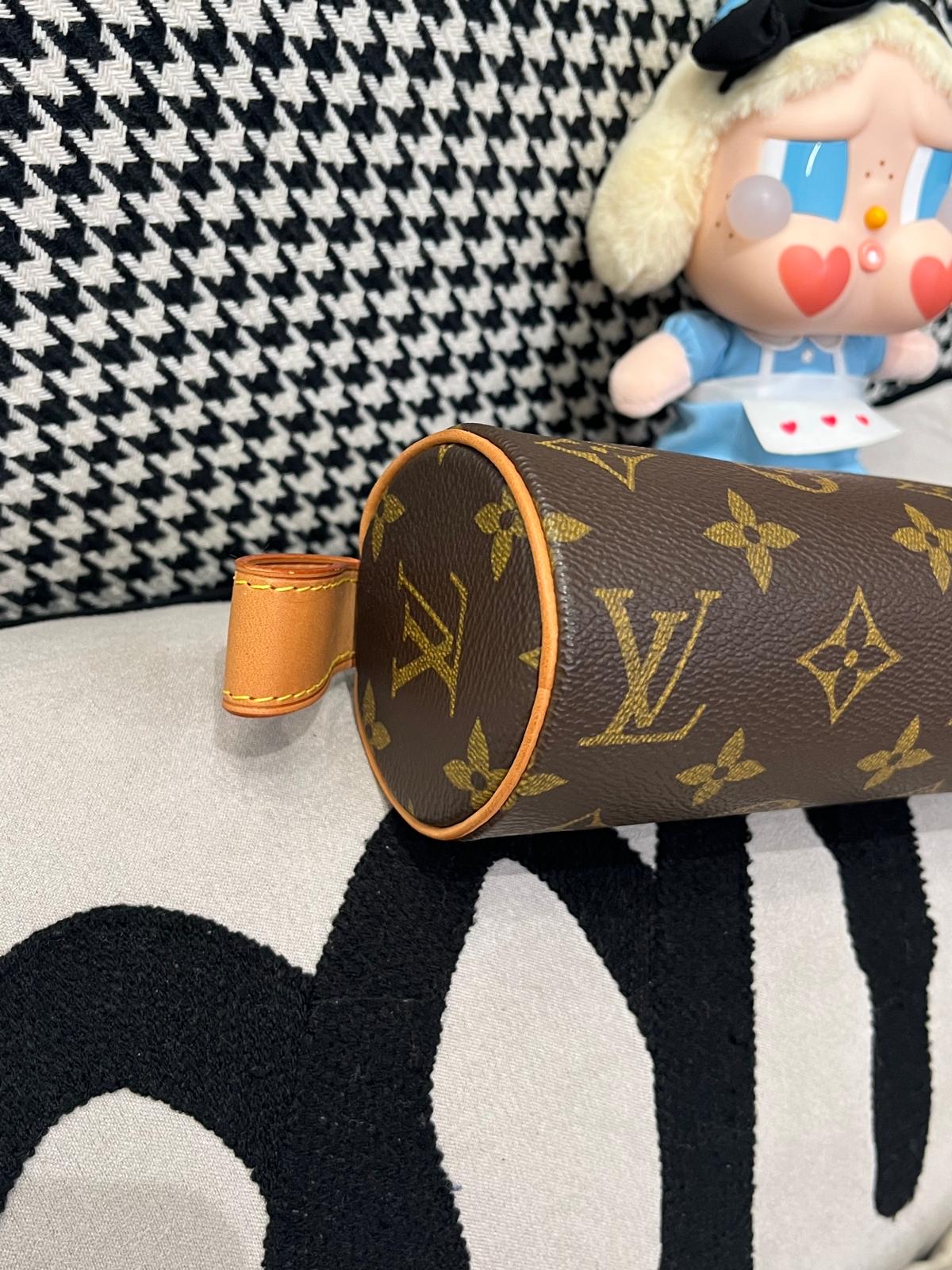 LV Monogram 圓桶筆袋 zip pouch 100%Authentic, 98%New ✅Dust bag