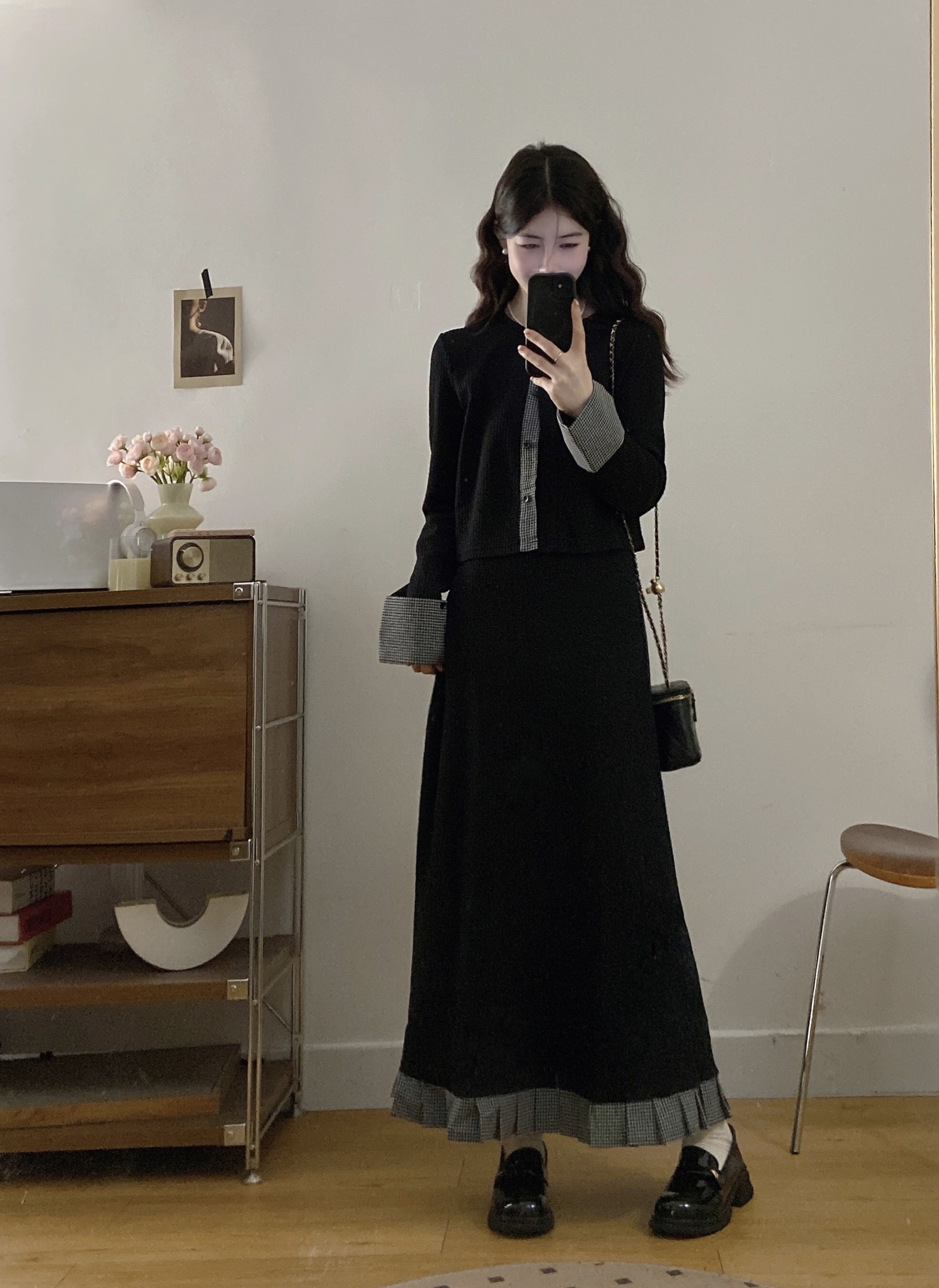 B48(3068长) 长款韩系气质拼边格纹下摆小百褶边吊带裙与开衫黑套装