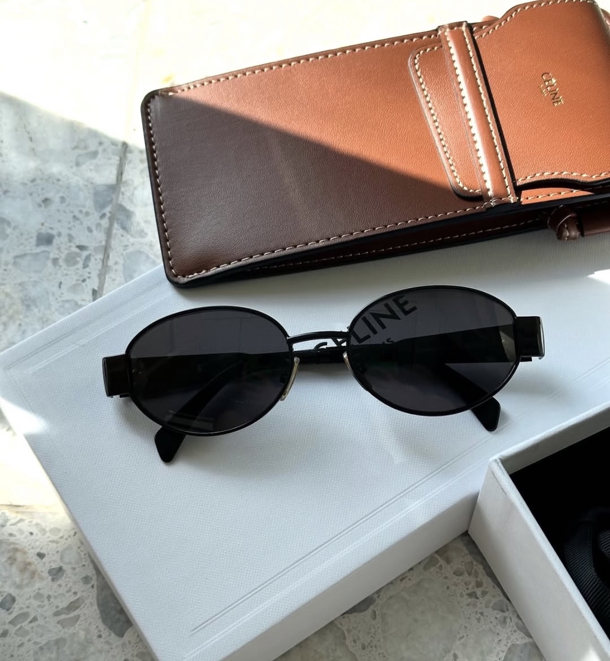 新到黑色現貨‼️  快閃優惠⚡️ Celine 爆款 金屬黑框太陽眼鏡 附送啡色眼鏡袋 放到電話!