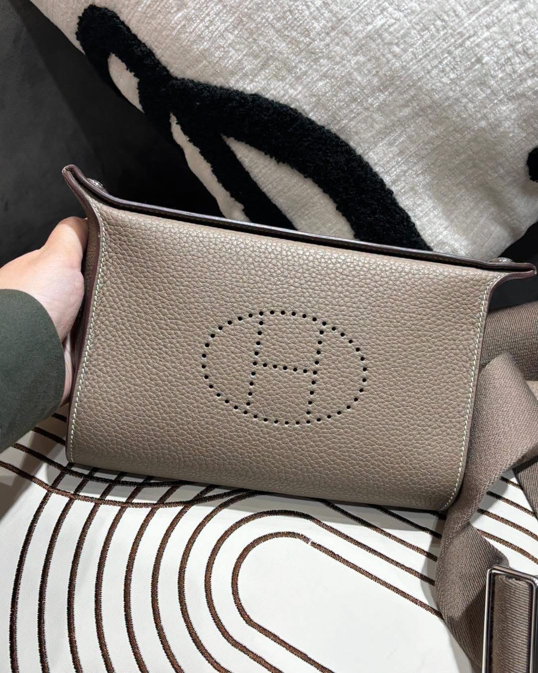 HERMES videpoches STAMP B ETOUPE  100%Authentic ,92%new ✅dust bag