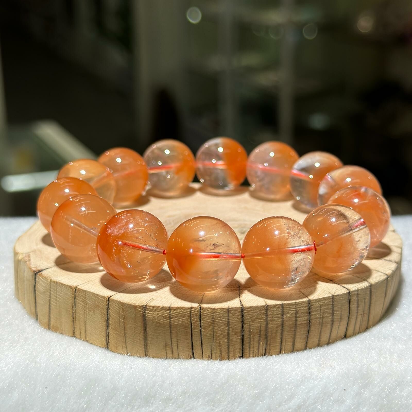 大m💫紅兔毛手串 17.5 mm +/-