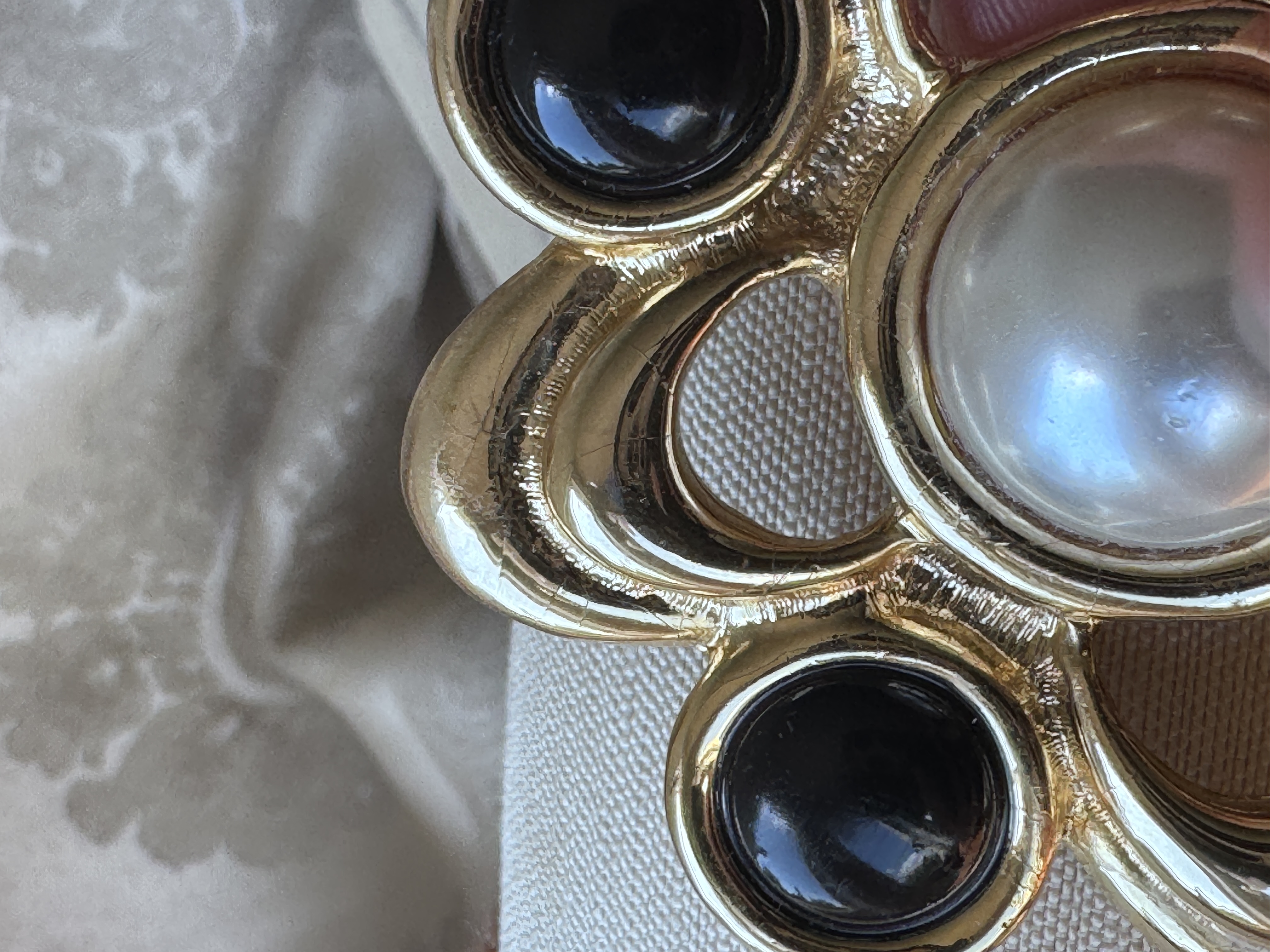 VIntage C.a. 1980s Black & White Floral Statement Brooch(MT2589-31)