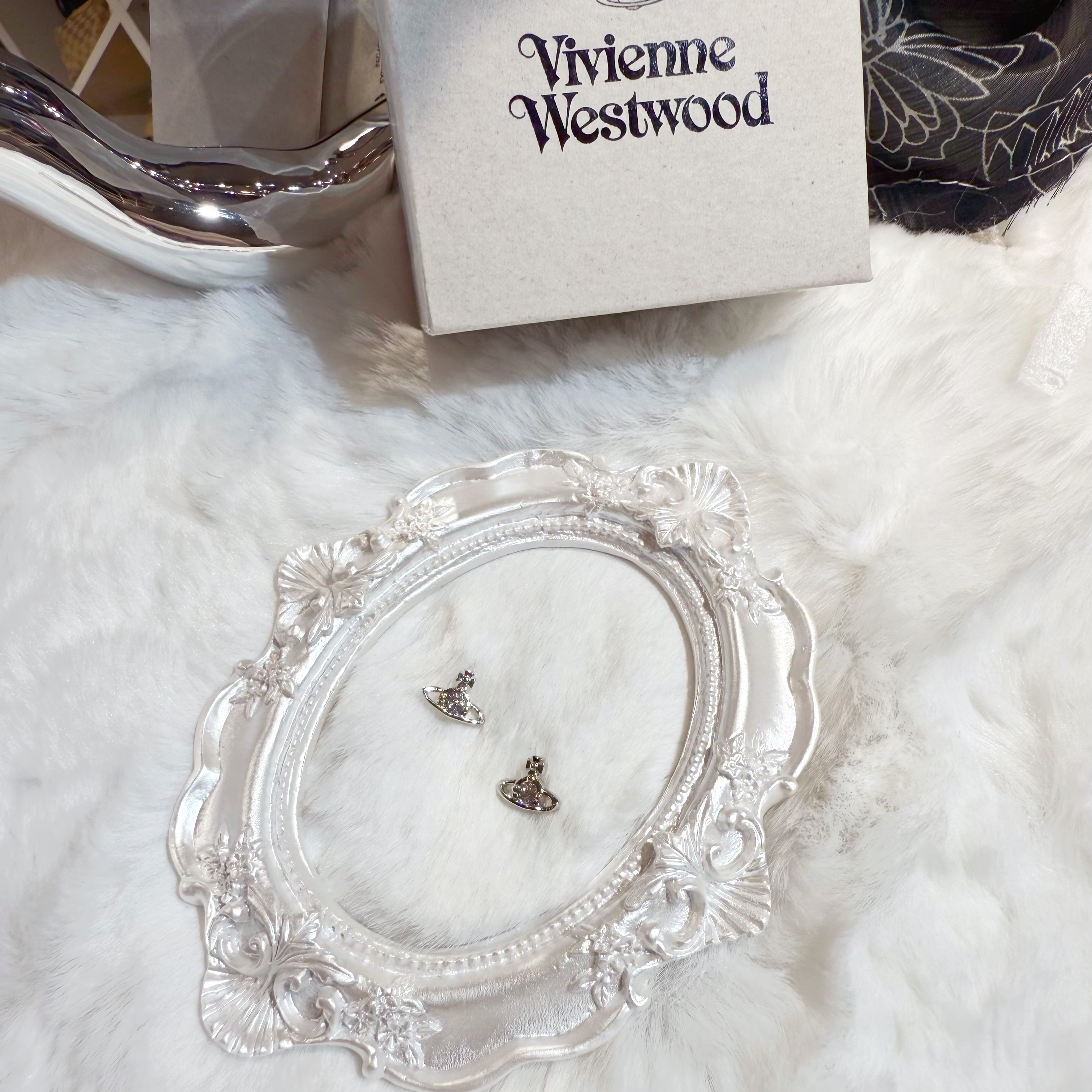 VW nano solitaire earrings S