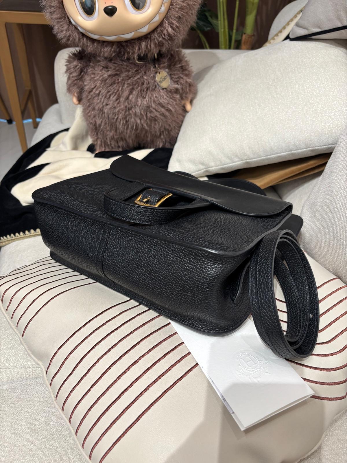 Hermes Halzan 31 Stamp C 黑色牛皮金扣 100%Authentic, 98%New ✅專門店收據✅Dust bag ✅Box