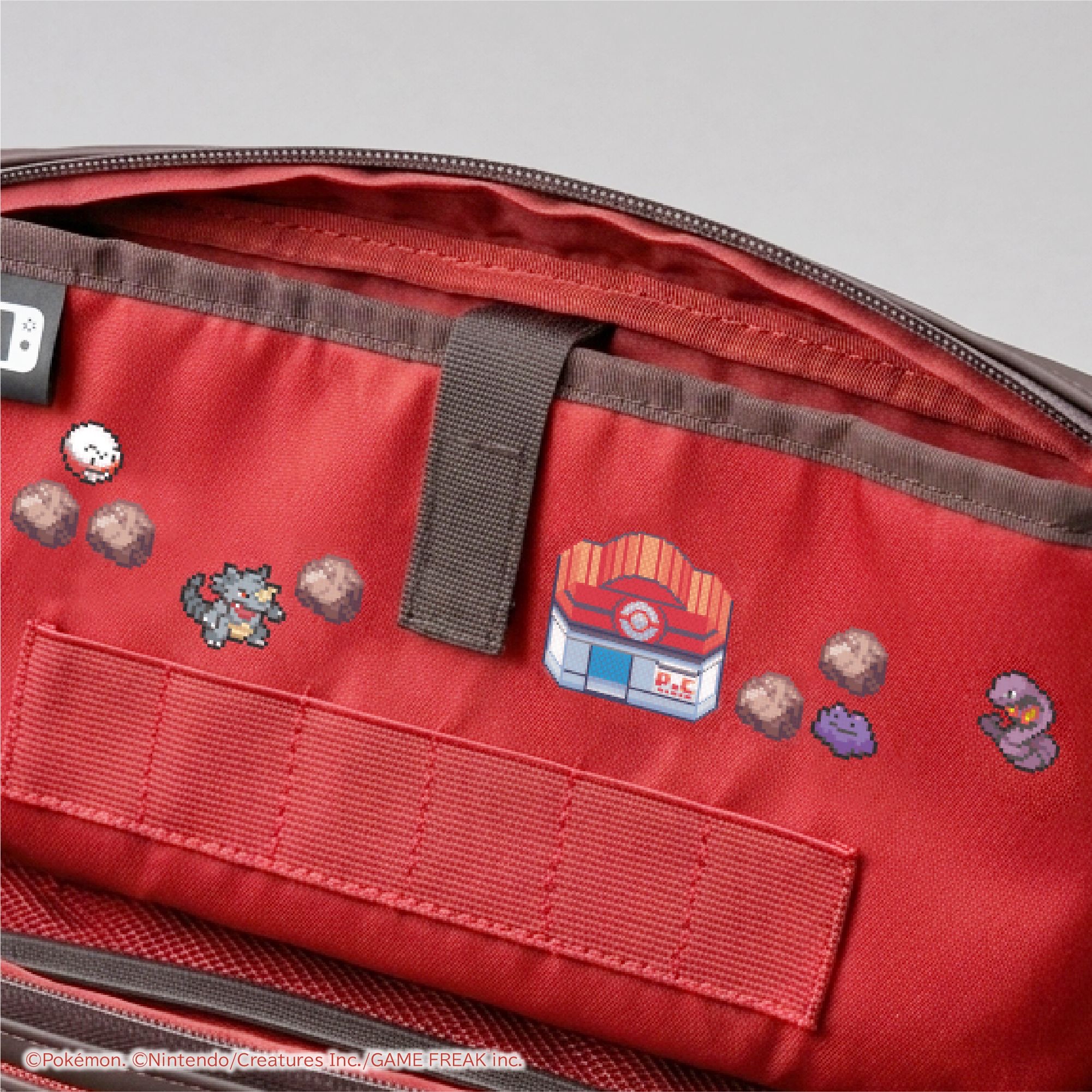 HORI NS2 單肩包 寶可夢像素風紅 (NSX-190)        HORI NS2  Shoulder Bag Pokémon Pixel Art Red (NSX-190)