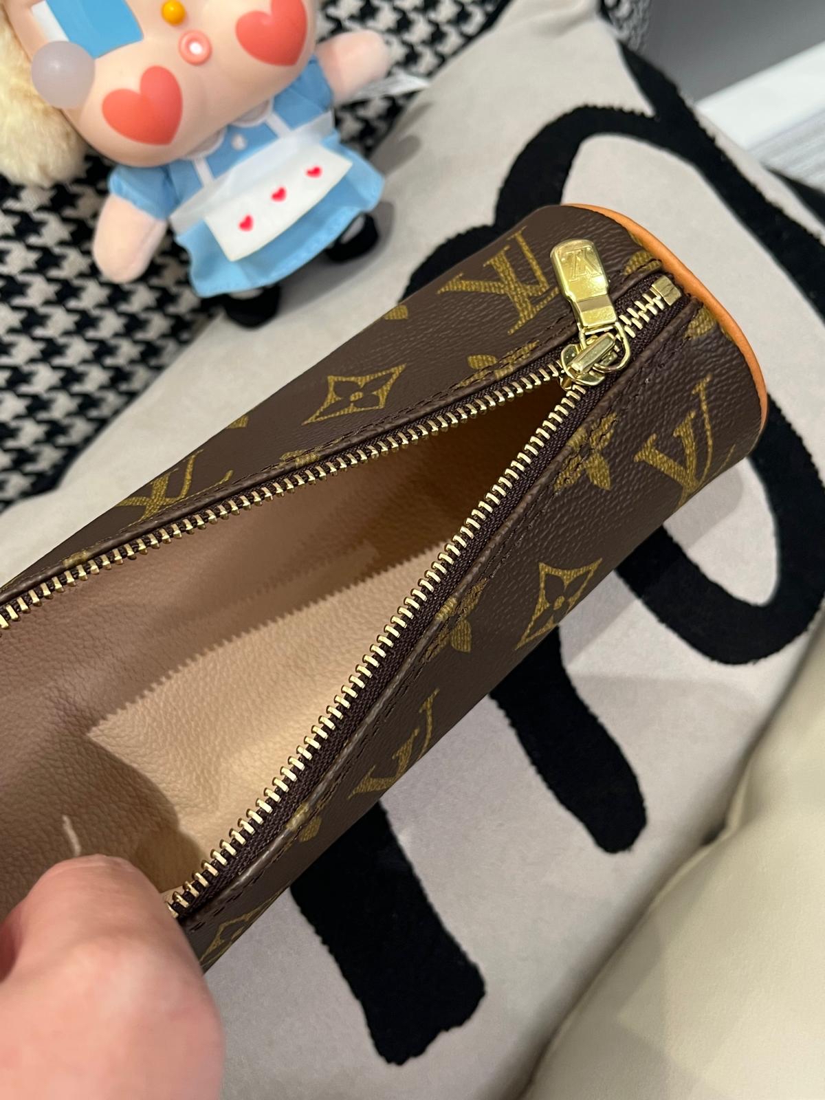 LV Monogram 圓桶筆袋 zip pouch 100%Authentic, 98%New ✅Dust bag
