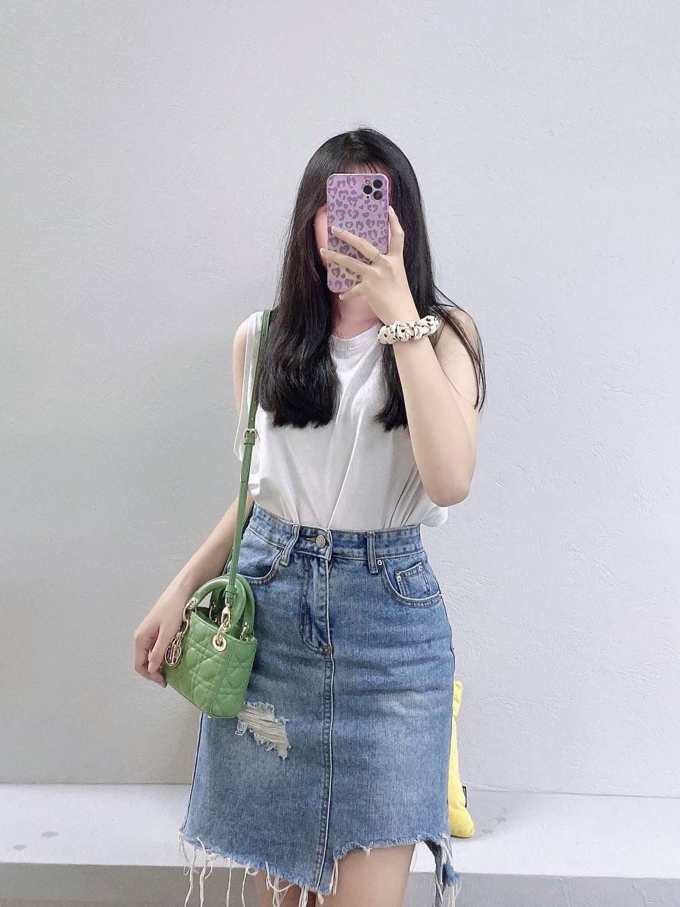 🈶羊皮小鸡黄 𝗗𝗜𝗢𝗥 𝗺𝗶𝗰𝗿𝗼 𝗹𝗮𝗱𝘆 𝗯𝗮𝗴 火爆全网的最新超mini系列 天阿噜！小小只，简直太太太太可爱了！ 精致到巴掌大小，无敌治愈我这颗少女的心啊！！ size：12×10×5cm