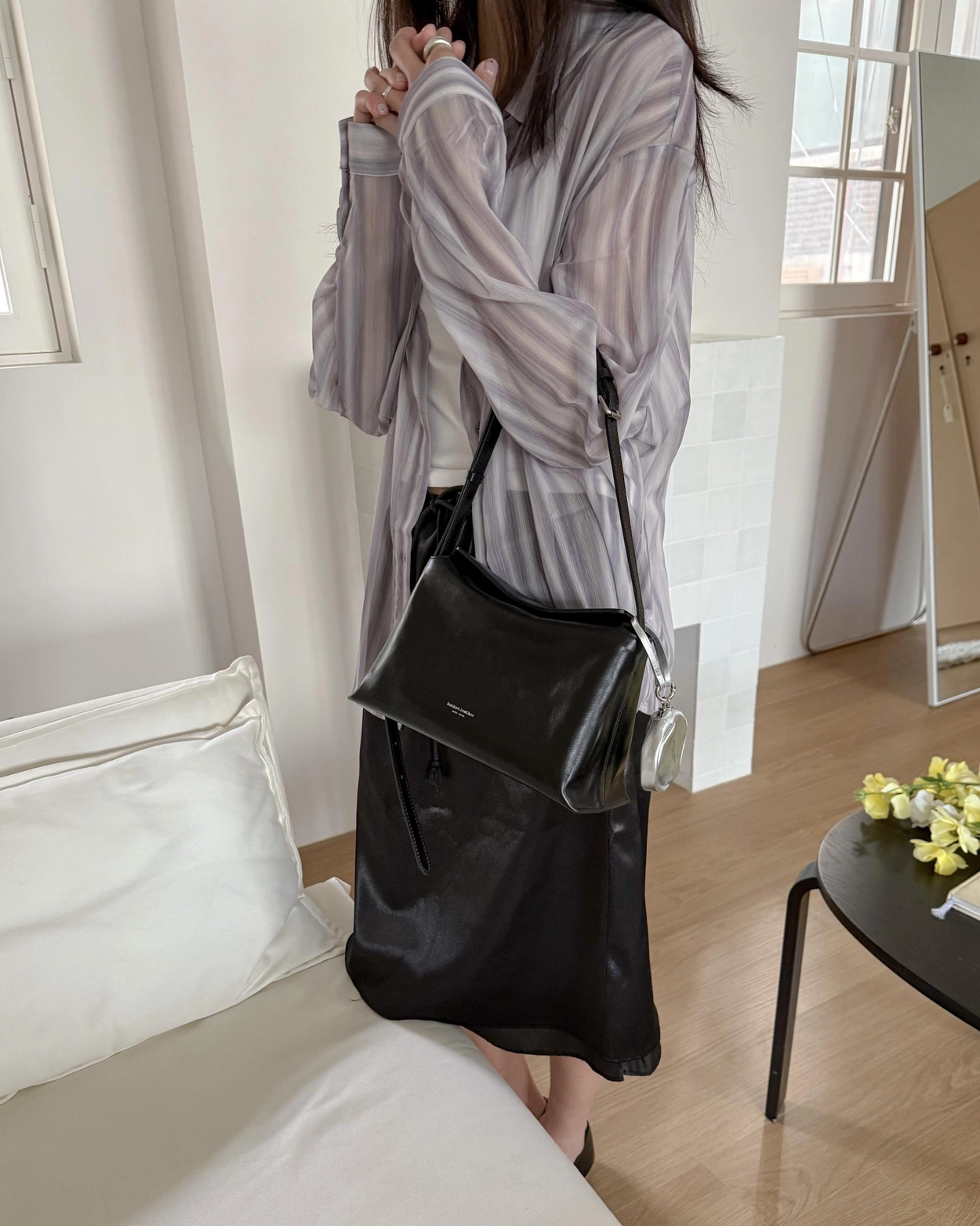 【26SS新皮】預訂_牛皮亮面 Bread bag 磁吸枕頭包 (M) By Bucks & leather