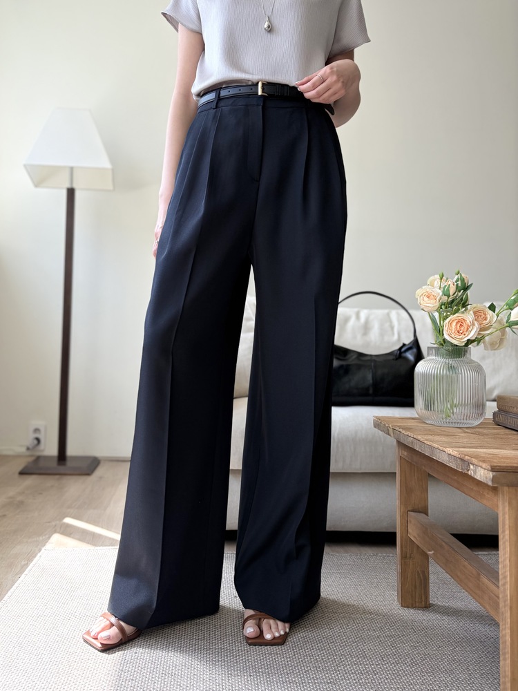 Timeless Pleated Flow Pants (Navy)