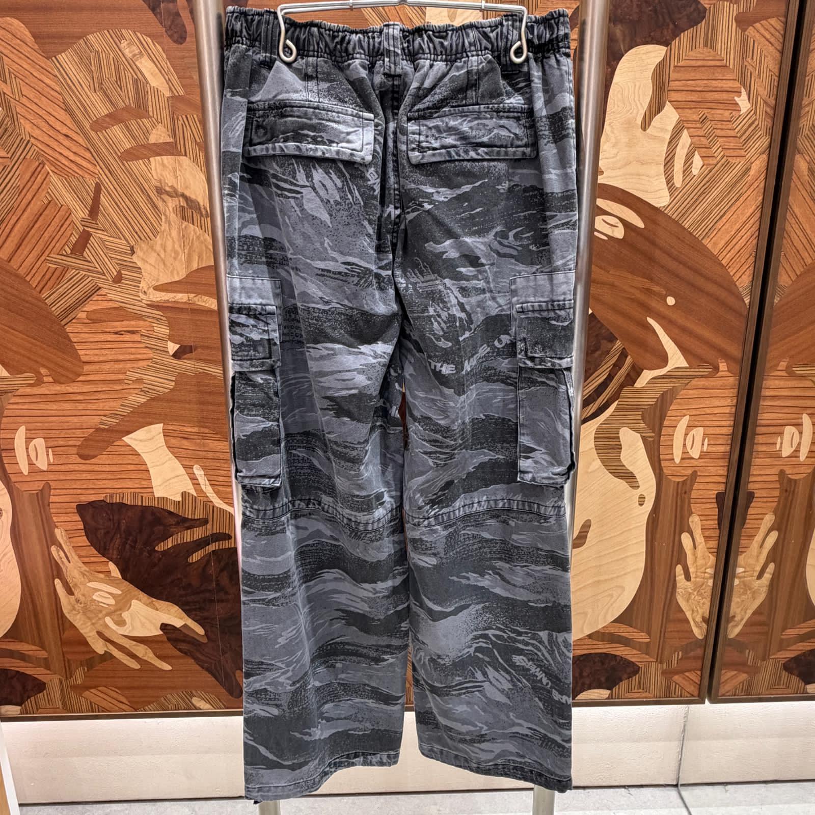 AAPE AAPEUNVS camo pants (D611)