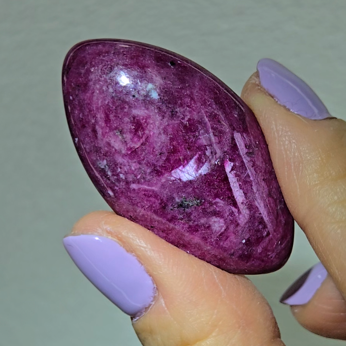 Ruby oval cabochon with strong UV - RBY48