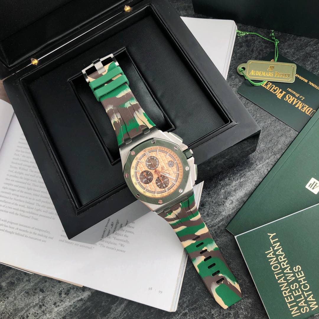 皇家橡树 - 爱彼AP 26400系列 44毫米直径 市面上最好版本的超级复刻 柔软硅胶带 皇家橡树离岸型 男士全自动机械腕表 ，316L精钢表壳 ，搭配原装复刻定制机芯Cal.3126全自动机械机芯 走时精准 稳定，透视后盖 裸露的机芯跟正品一模一样，反炫光蓝宝石玻璃 ，超级耐划痕，搭配原厂模具橡胶表带，原装针扣 ，300米防水，整壳套超高品质，超A做工，非市场普通货，货有所值 ，硬汉必备神器，爱彼入门级腕表 强烈推荐，制作耗时又耗精力，尽可能把最精至的腕表呈现给各位腕表爱好者。