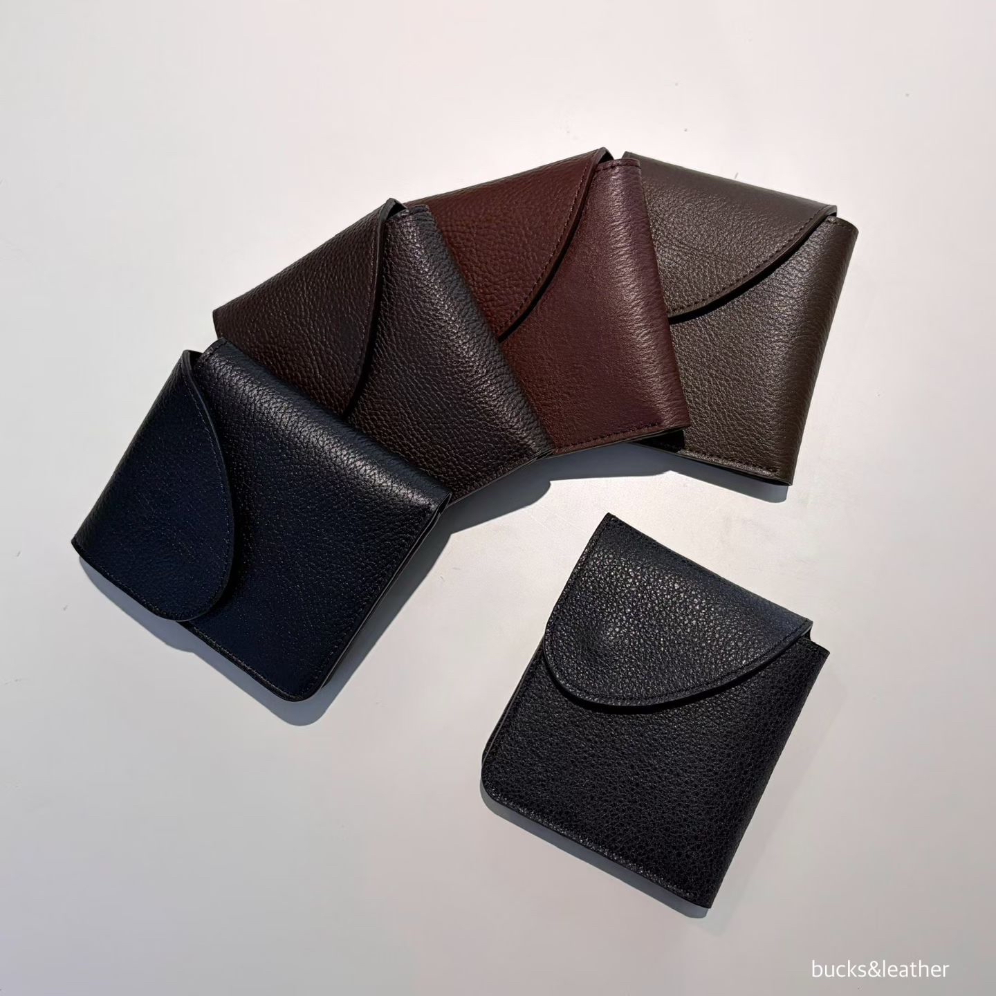 【26SS】 預訂_Square Wallet By Bucks & leather
