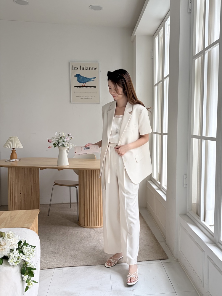 Aveline Relaxed Fit Blazer (Ivory)