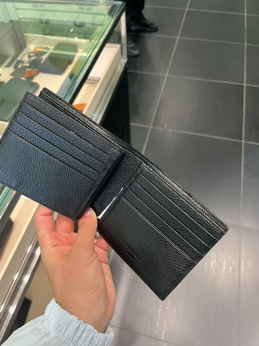 預購 Prada🚹🚹男士 黑色3層卡位銀包