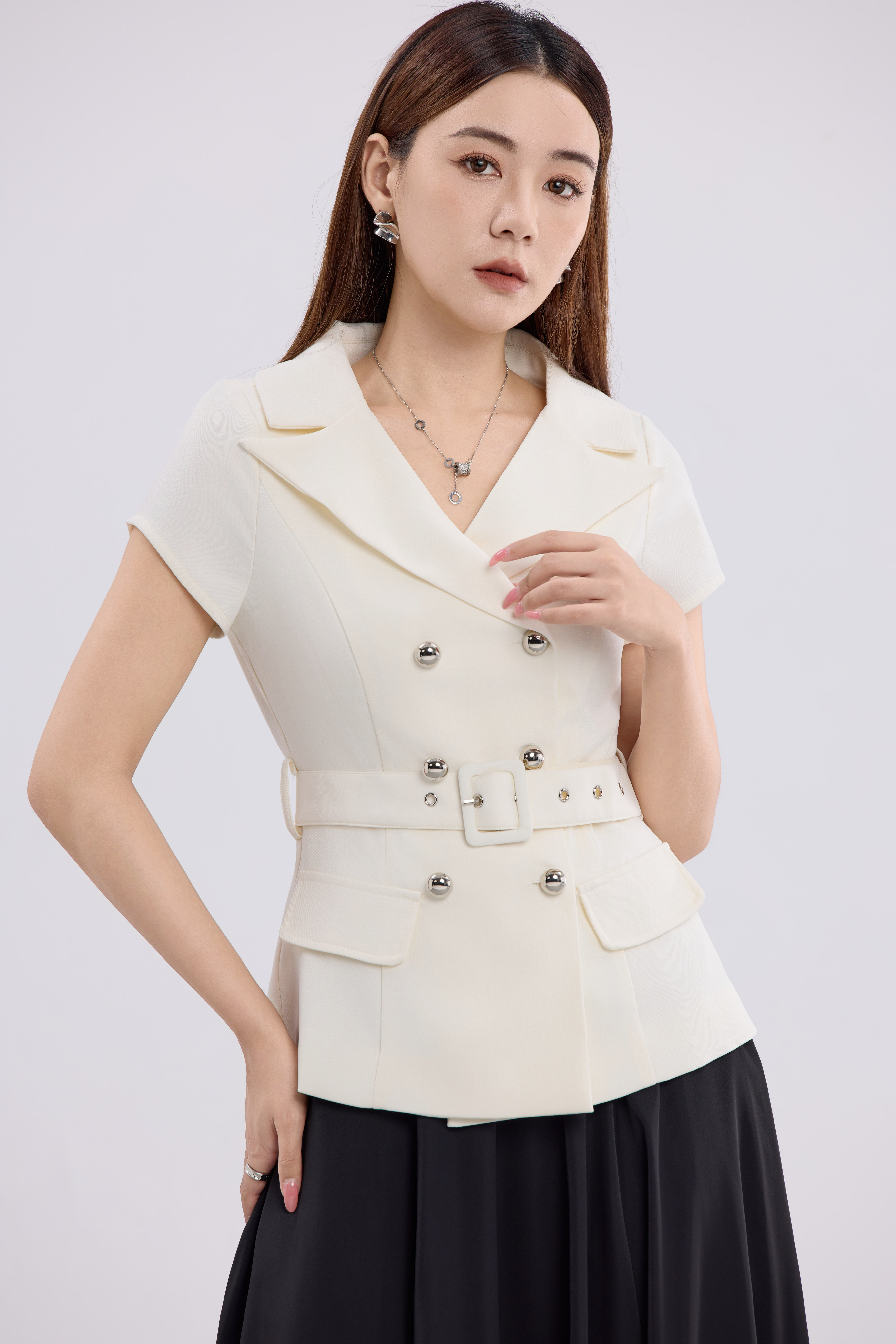 10141329 Monroe Belted Double-Breasted Blazer Top Product Description： A sophisticated statement piece inspired by classic power dressing, the Monroe Belted Double-Breasted Blazer Top