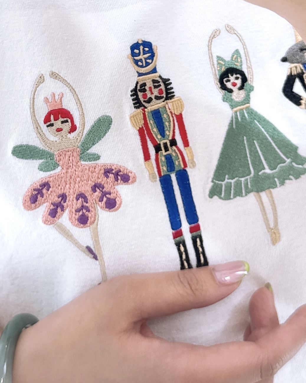 舒適刺繡透氣棉料上衣 2色