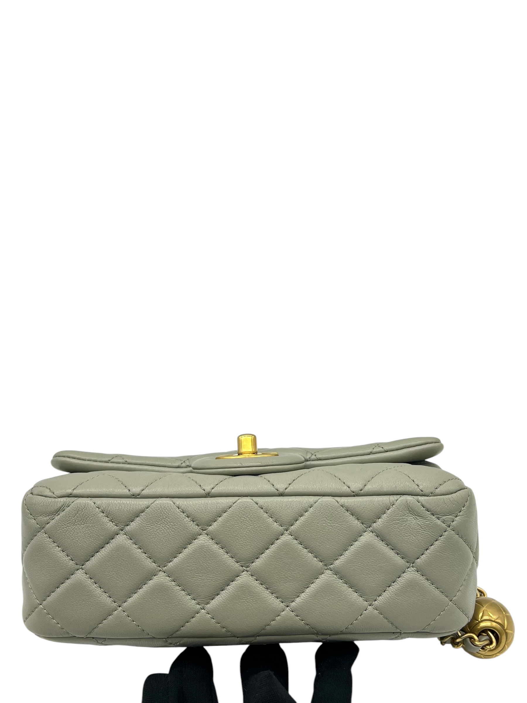 Pre-Owned CHANEL Mini Flap Bag / Product Code: 26052807