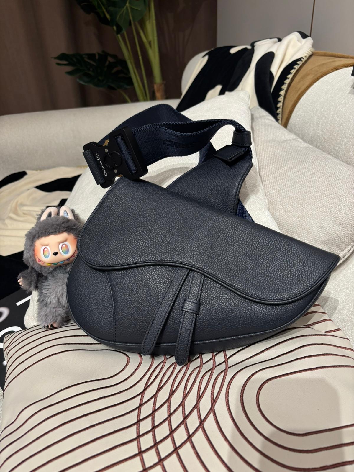 Dior saddle bag calfskin men  100%Authentic ,98%new✅dust bag  