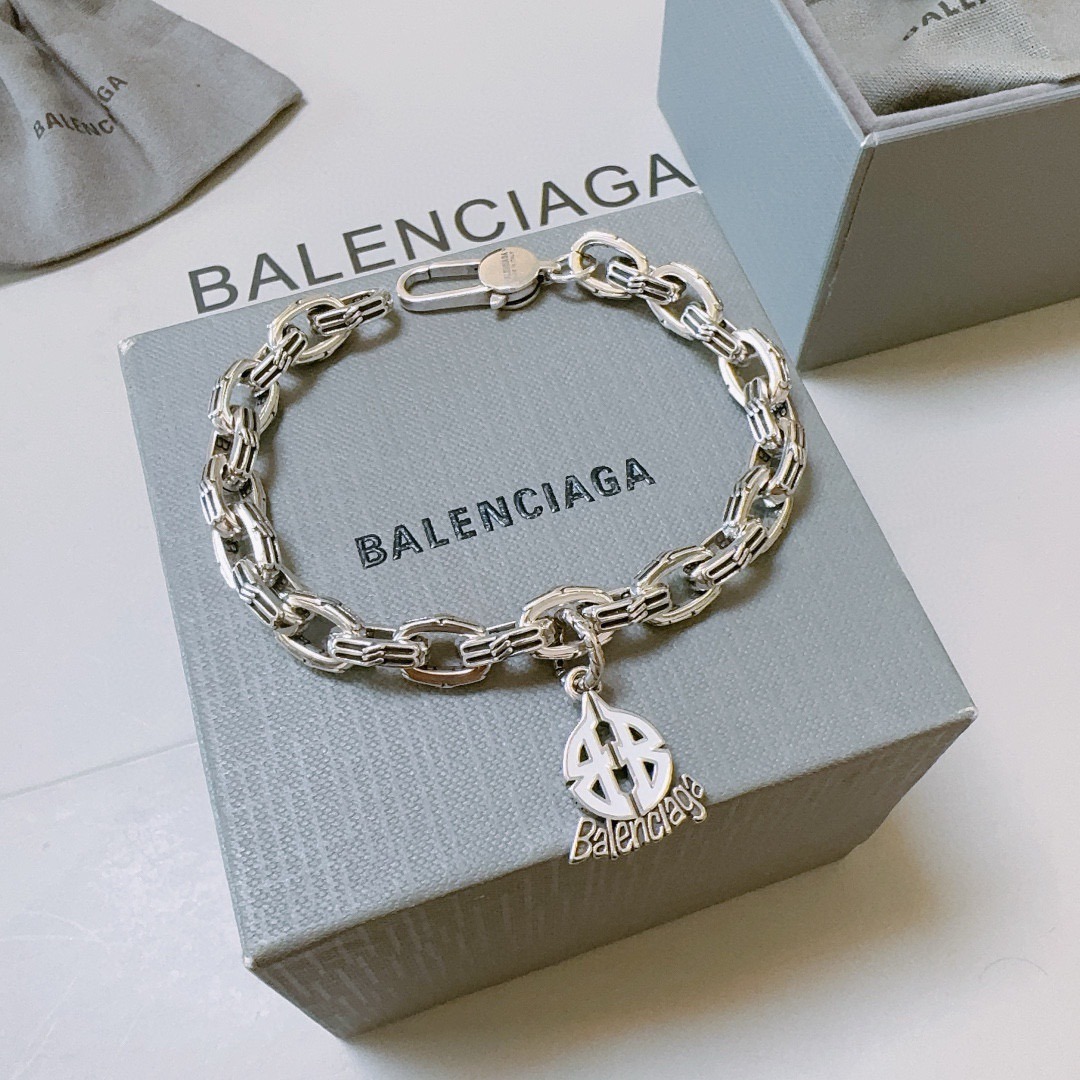 【原單】Balenciaga BB 吊墜銀色鏈條手鍊 - 禮盒裝