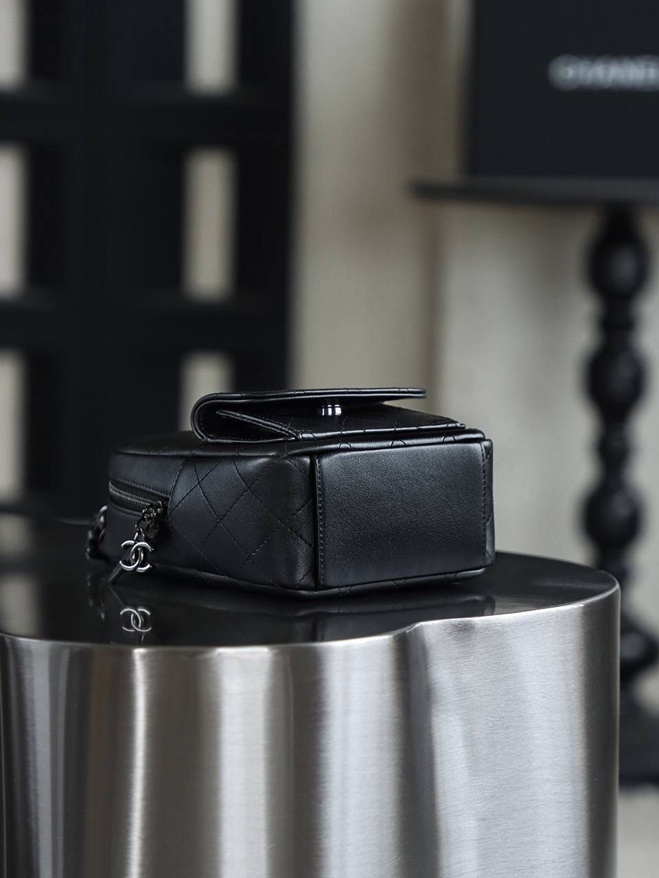 24C迷你書包鑒定版 👜 一包一碼 支持全球鑒定查驗身份證原廠專G Haas皮料過關清單資料可査詢 Chane*25C迷你雙肩背包 雖然小 但非常實用能雙肩能單肩小書包 五金：全鋼黑扣 皮料：Haas小牛皮 尺寸：18*13*9cm