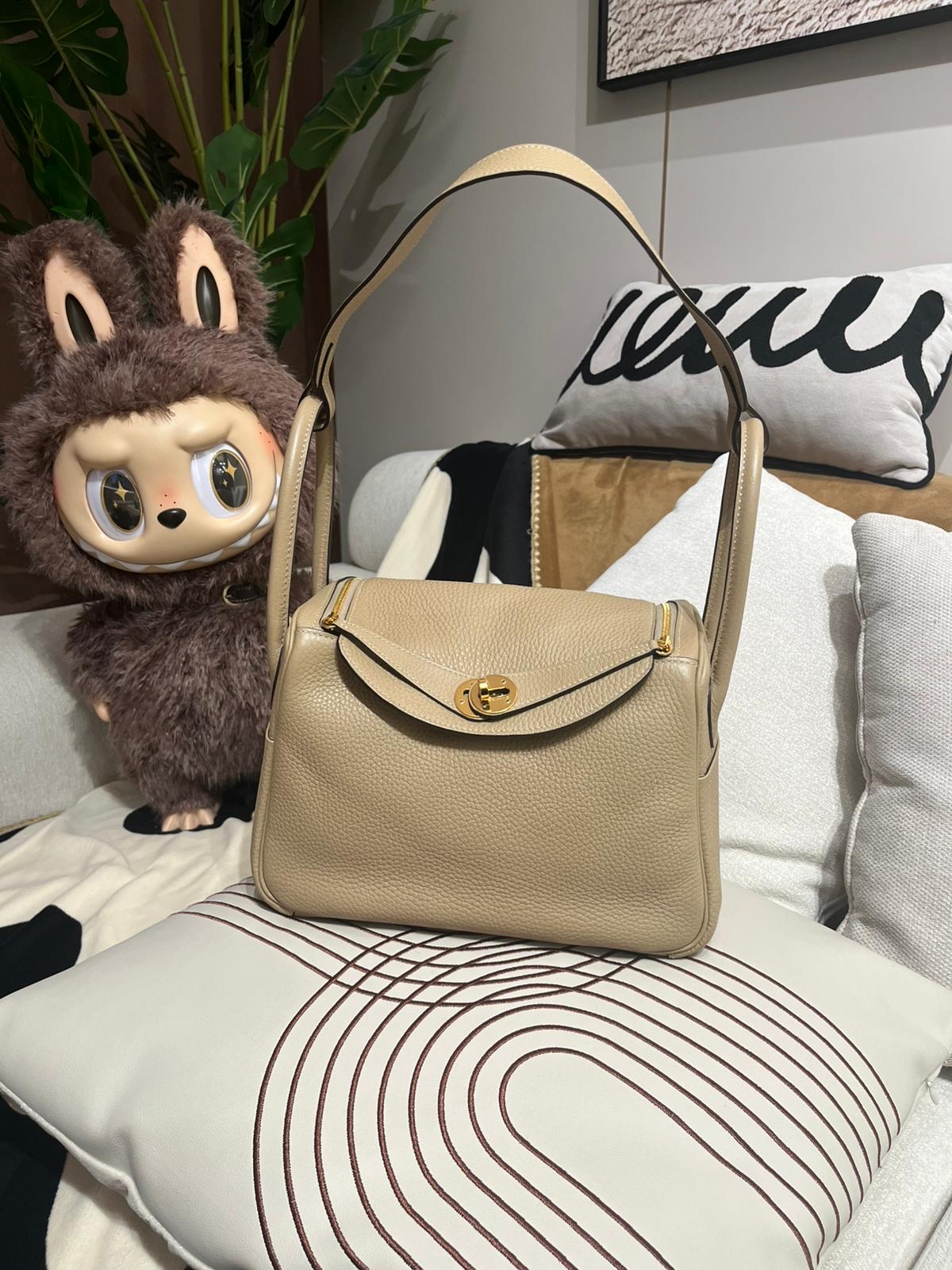 Hermes Lindy 26 Stamp X 風衣灰金扣 100%Authentic, 99%New ✅Dust bag✅Box