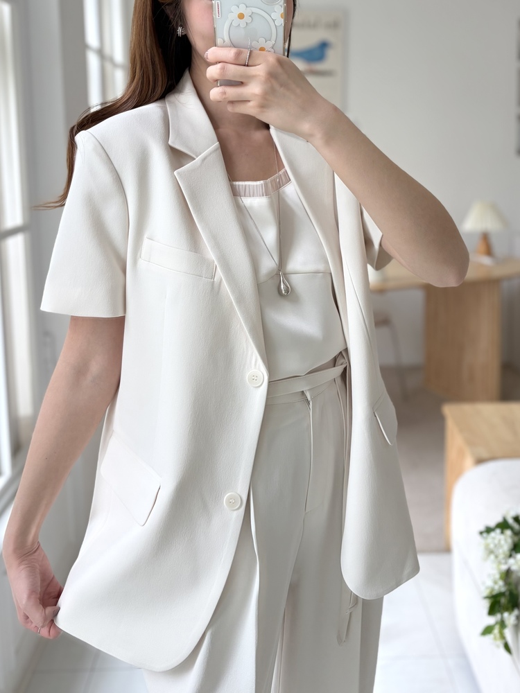 Aveline Relaxed Fit Blazer (Ivory)