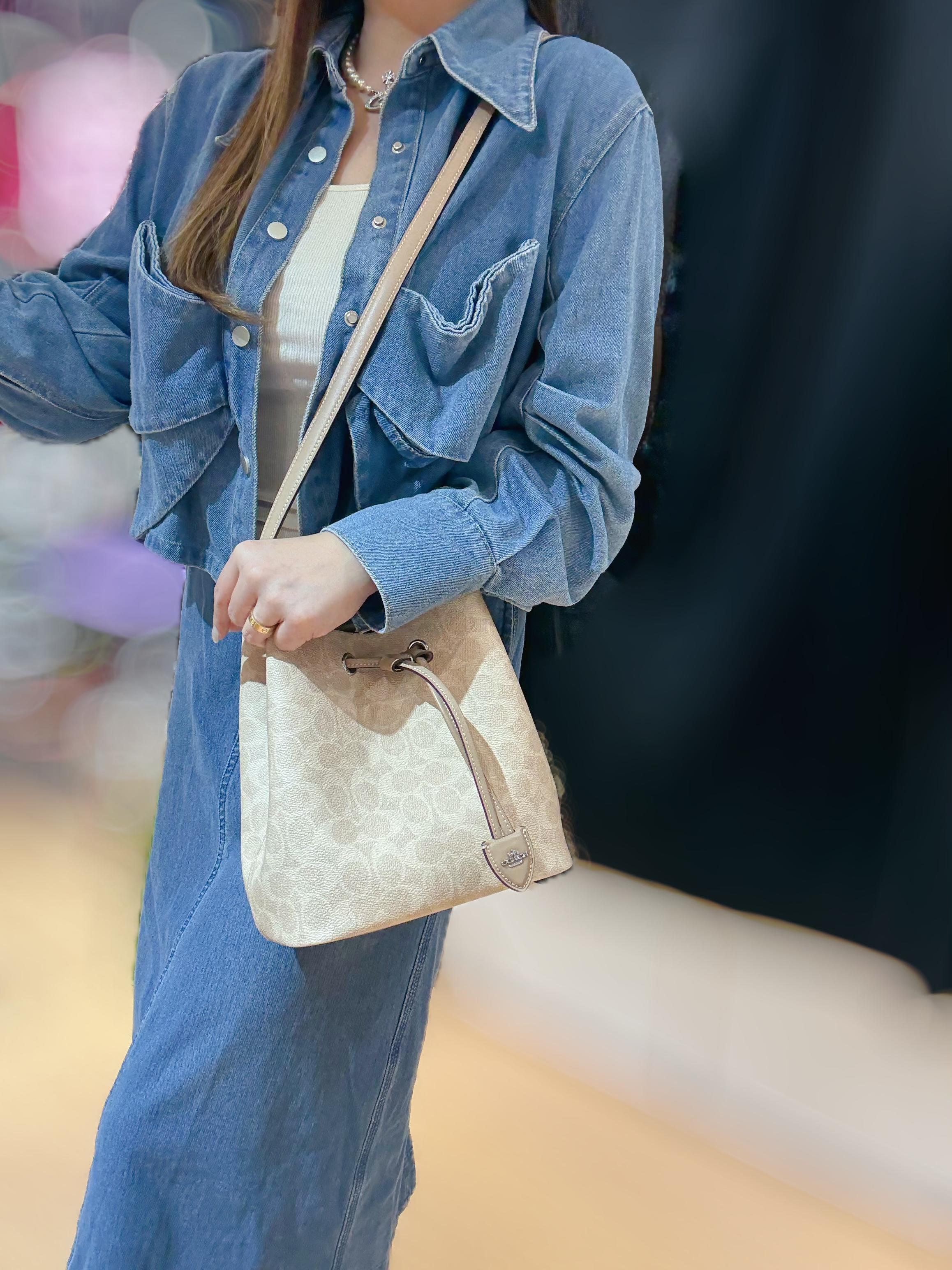 Coach Rowan bucket milk tea/m