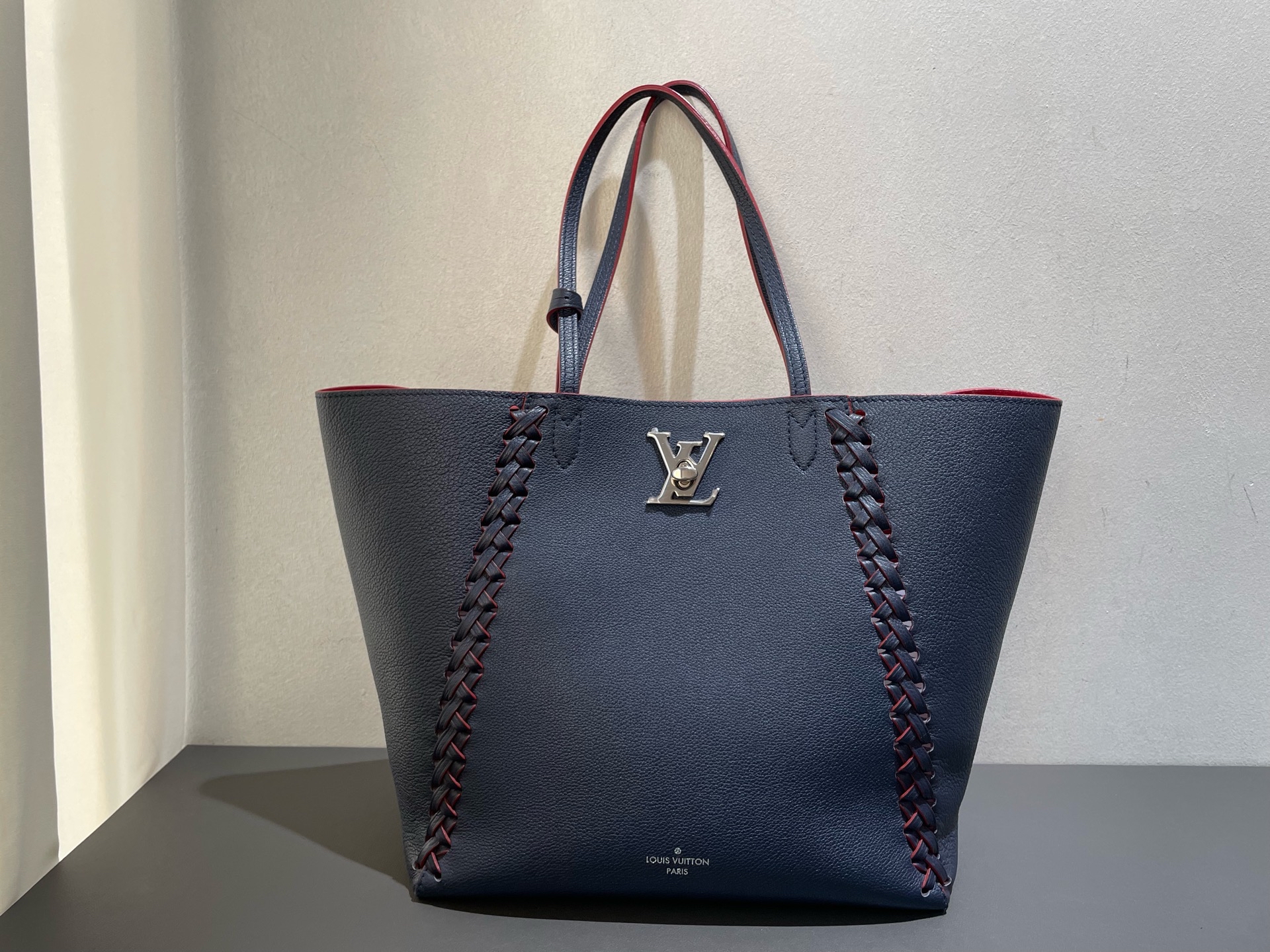 【預訂貨品】LV 限量編織深藍色全皮 Lockme tote 