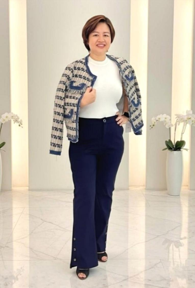 Chic Tweed Jacket with Contrast Trim