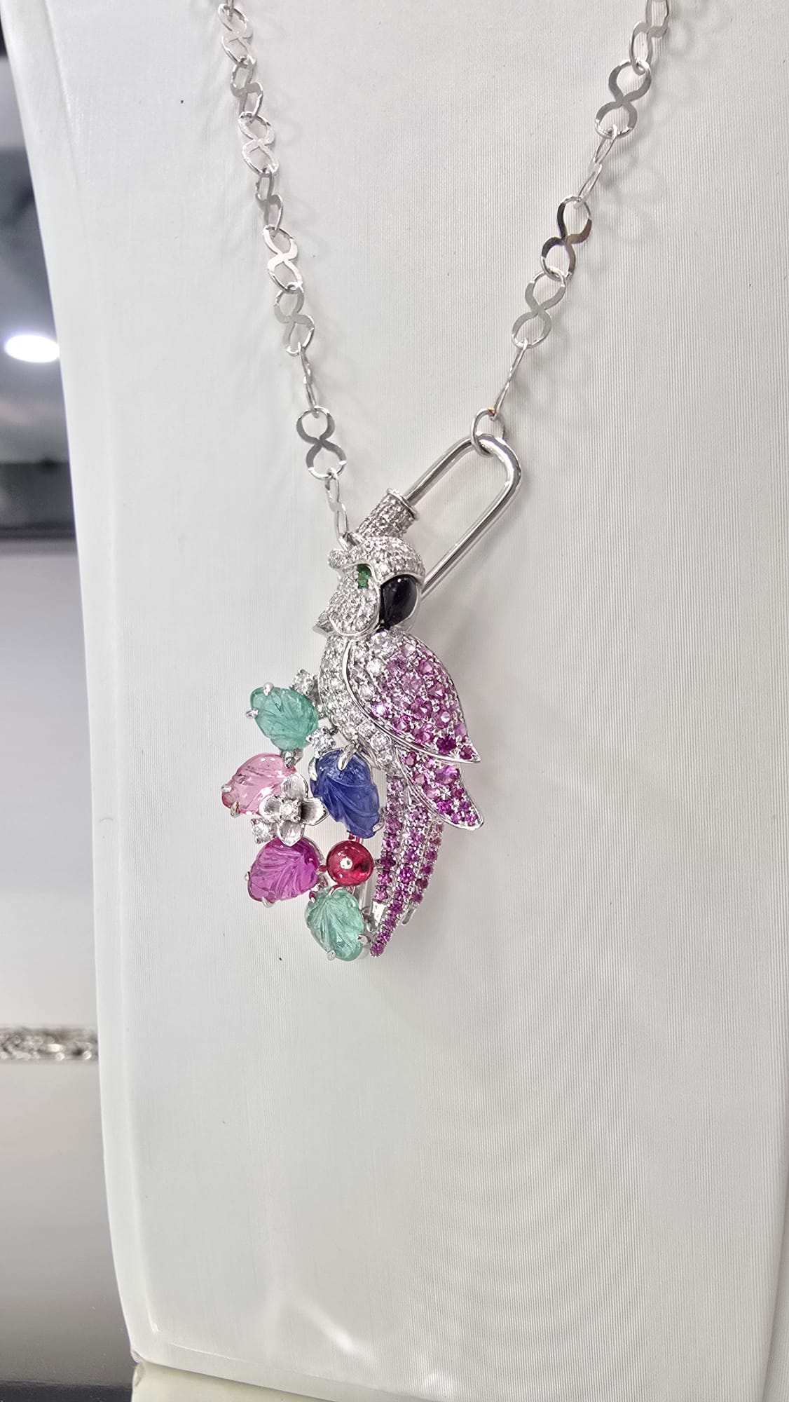 18K藍寶石祖母綠胸針 C2.62ct d0.28ct