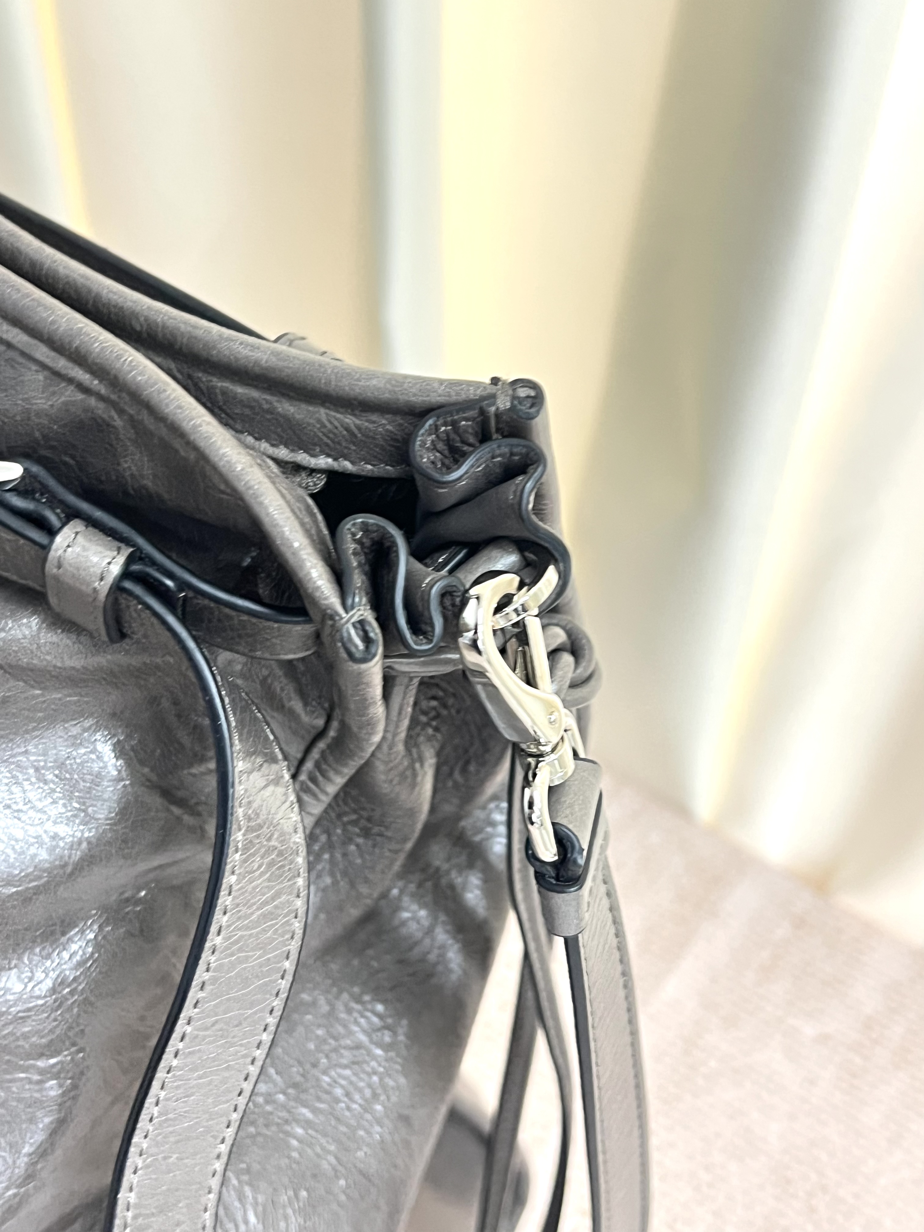 Pre-Owned PRADA Bonnie Antiqued Leather Tote Bag / Product Code: 26042208