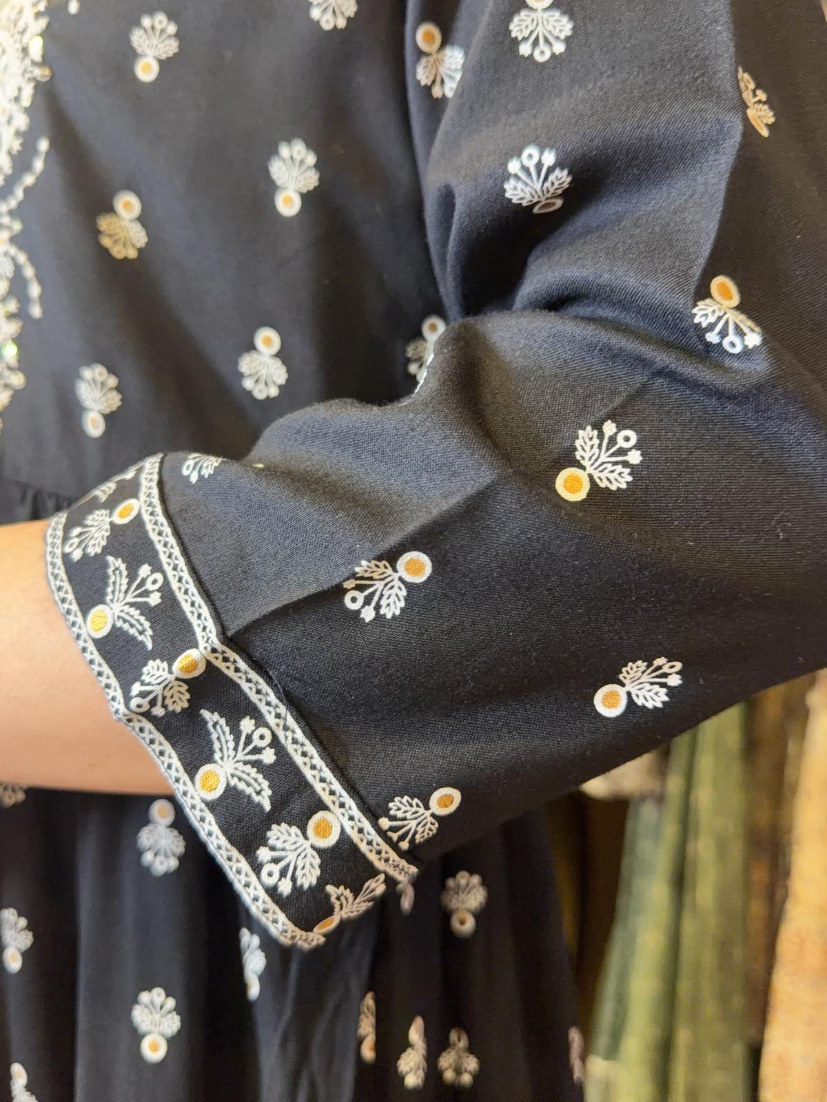 1618 Black Emb. Eyes V-Neck 2-Layer OP 47.5"