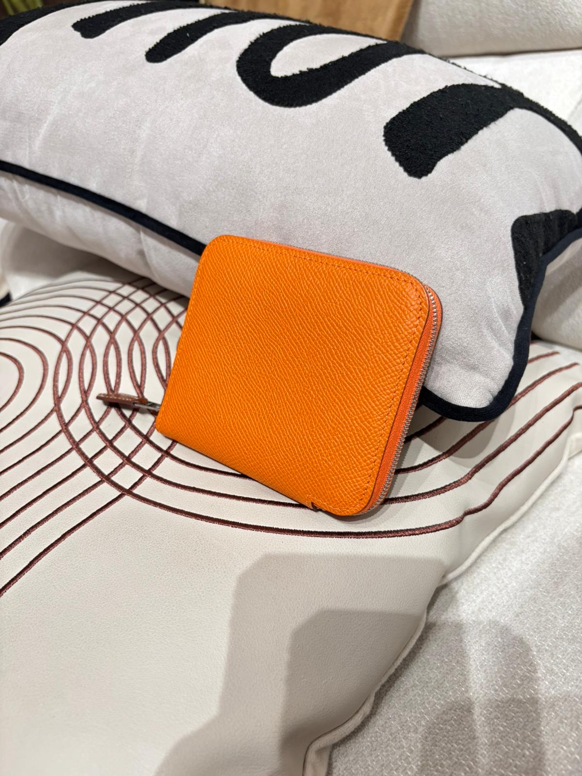 Hermes silk in compact ,stamp B 100%Authentic ,Unused✅Dust bag