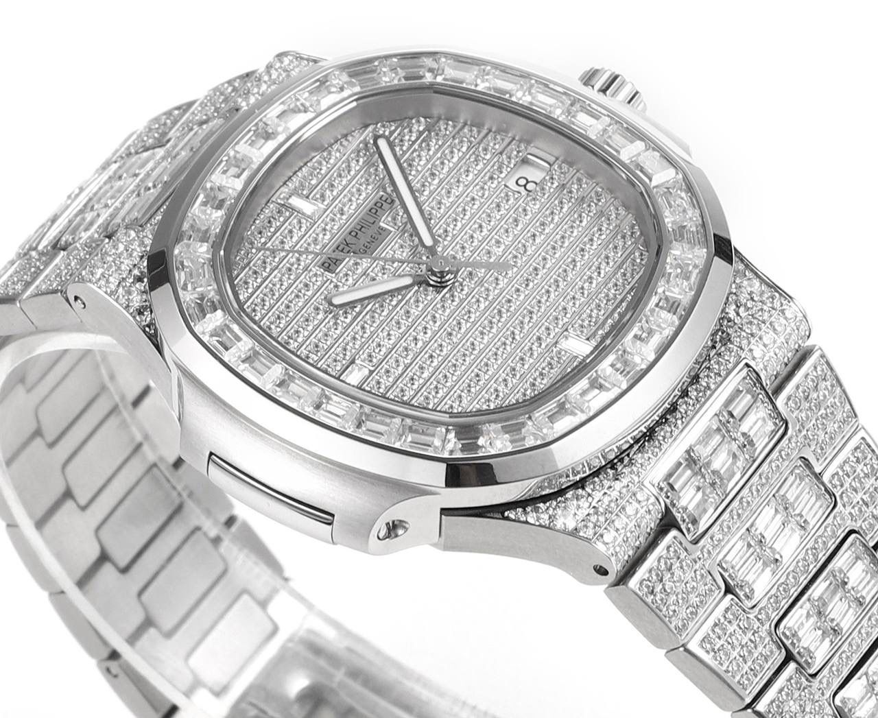 强势来袭！ 超级满天星方钻鹦鹉螺！ 1⃣️升级修正不锈钢表带，部分根据鹦鹉螺不锈钢表带拆解开发，完美贴合！ 2⃣️目前唯一使用圈口和表带方钻无爪镶石工艺，经历无数次的加工工艺，只为做到极致，终于大功告成！ 3⃣️全新订制修正版的Cal.324机芯，机芯摆轮位置与原装一致！深度洗花和刻字，机芯的还原度极高！ 4⃣️指针升级：秒针中心点升级为针轴秒针！ 鹦鹉螺满天星方钻王中王！欢迎您的品鉴！😎💯🌟