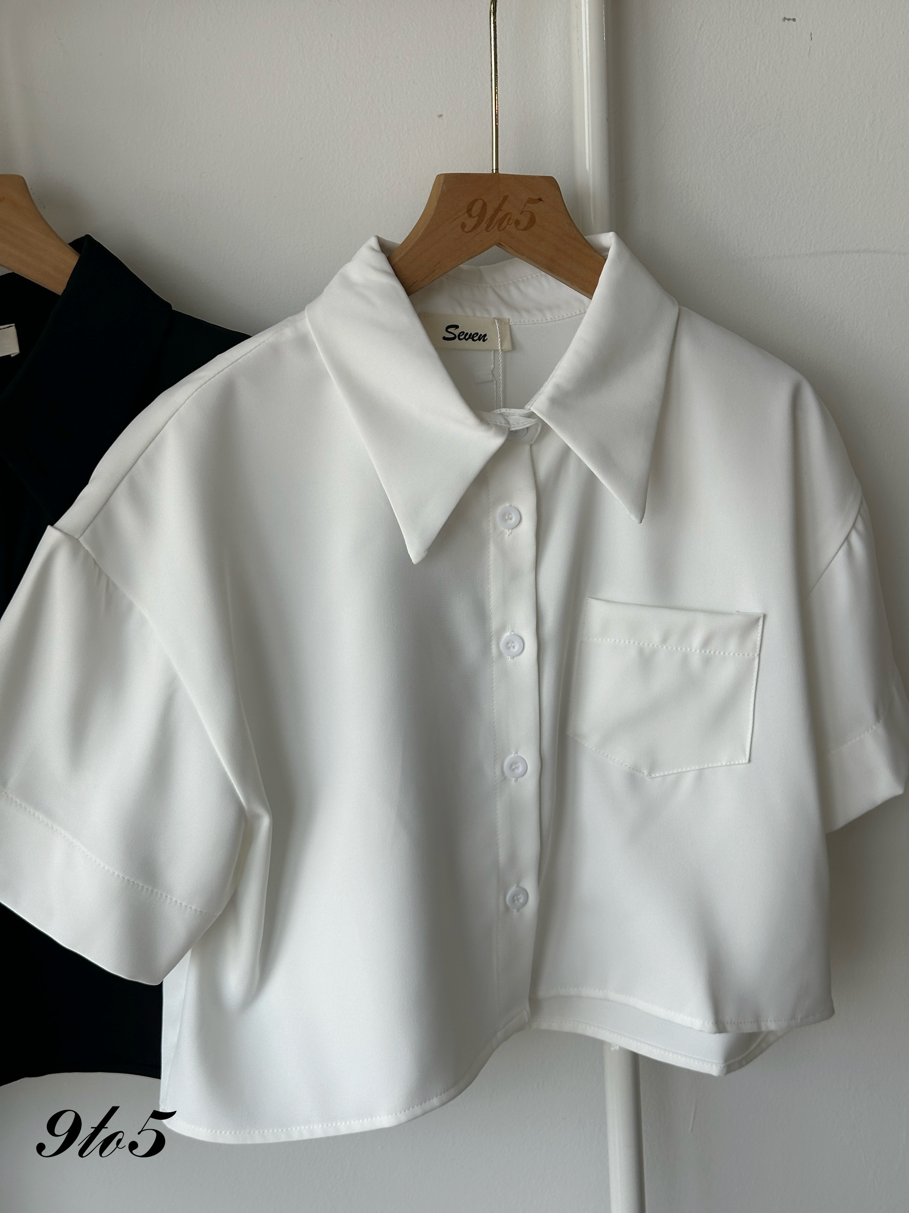 T4158 Classic Crop Shirt - Black & White