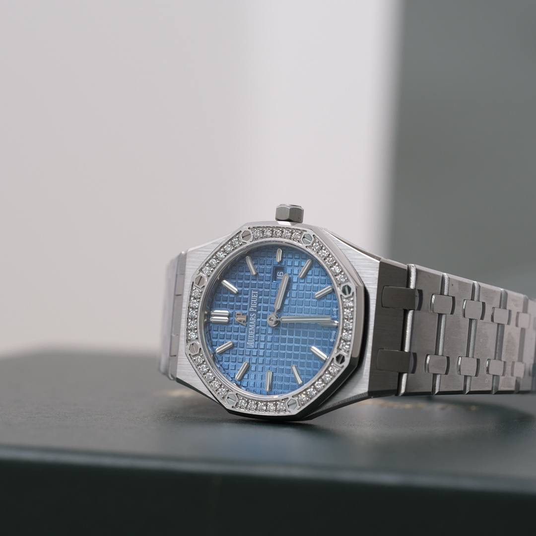 爱彼皇家橡树系列女士腕表 33mm 蓝色格纹表盘 镶钻表圈