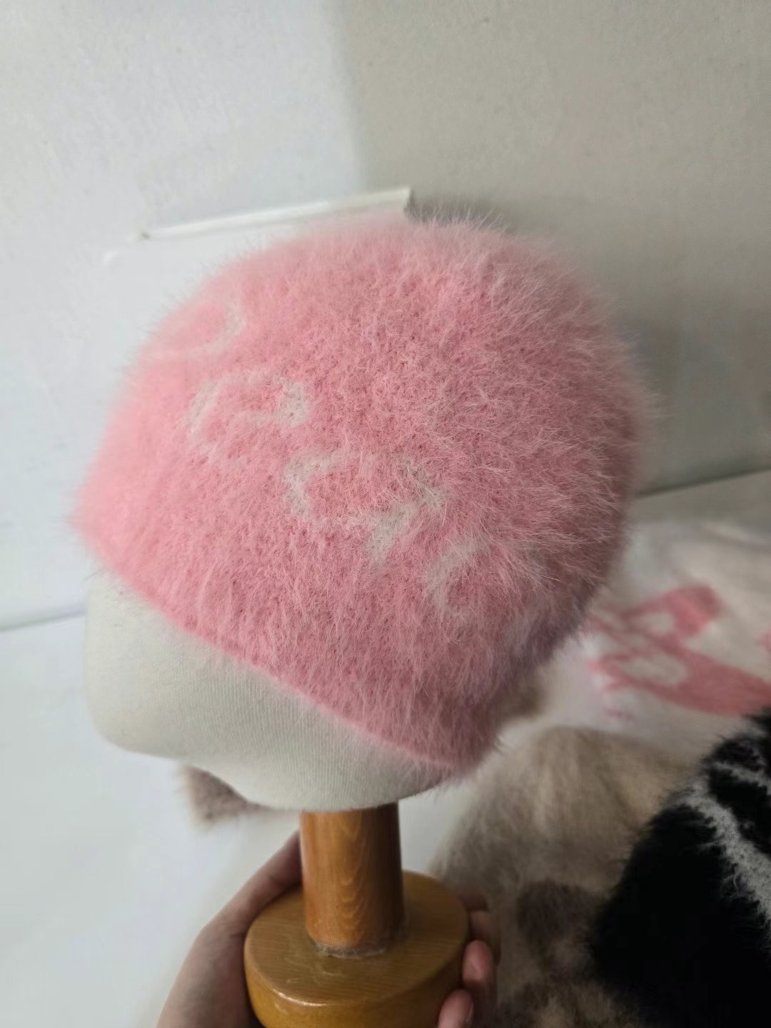 韓國毛毛太空圖案冷帽 (staff自留）