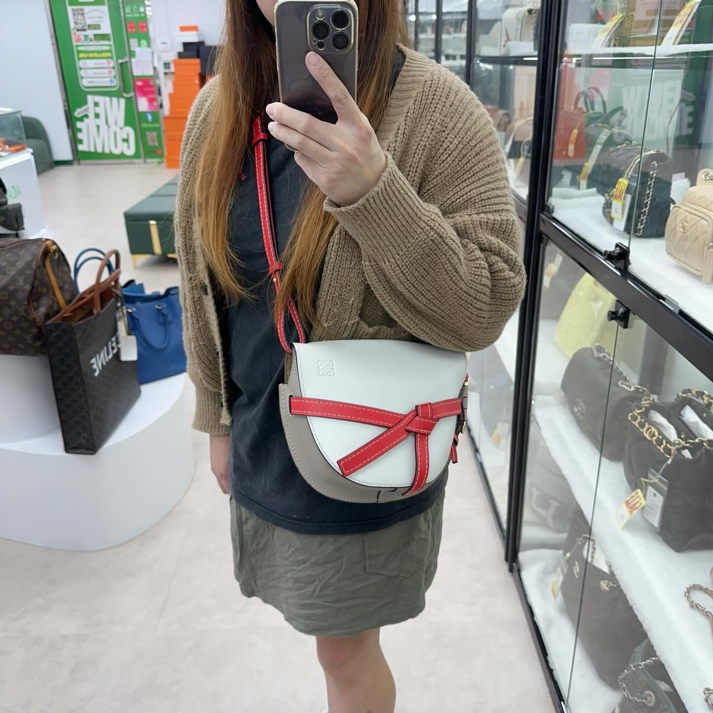 LOEWE 🤍PRE OWNED 白色拼紅色金扣 Gate Small Size 單肩斜肩包❤️