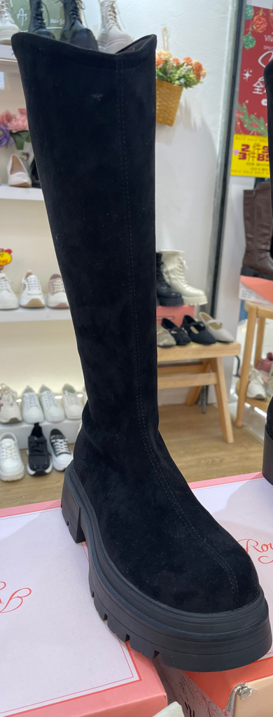 黑色麂皮厚底長靴