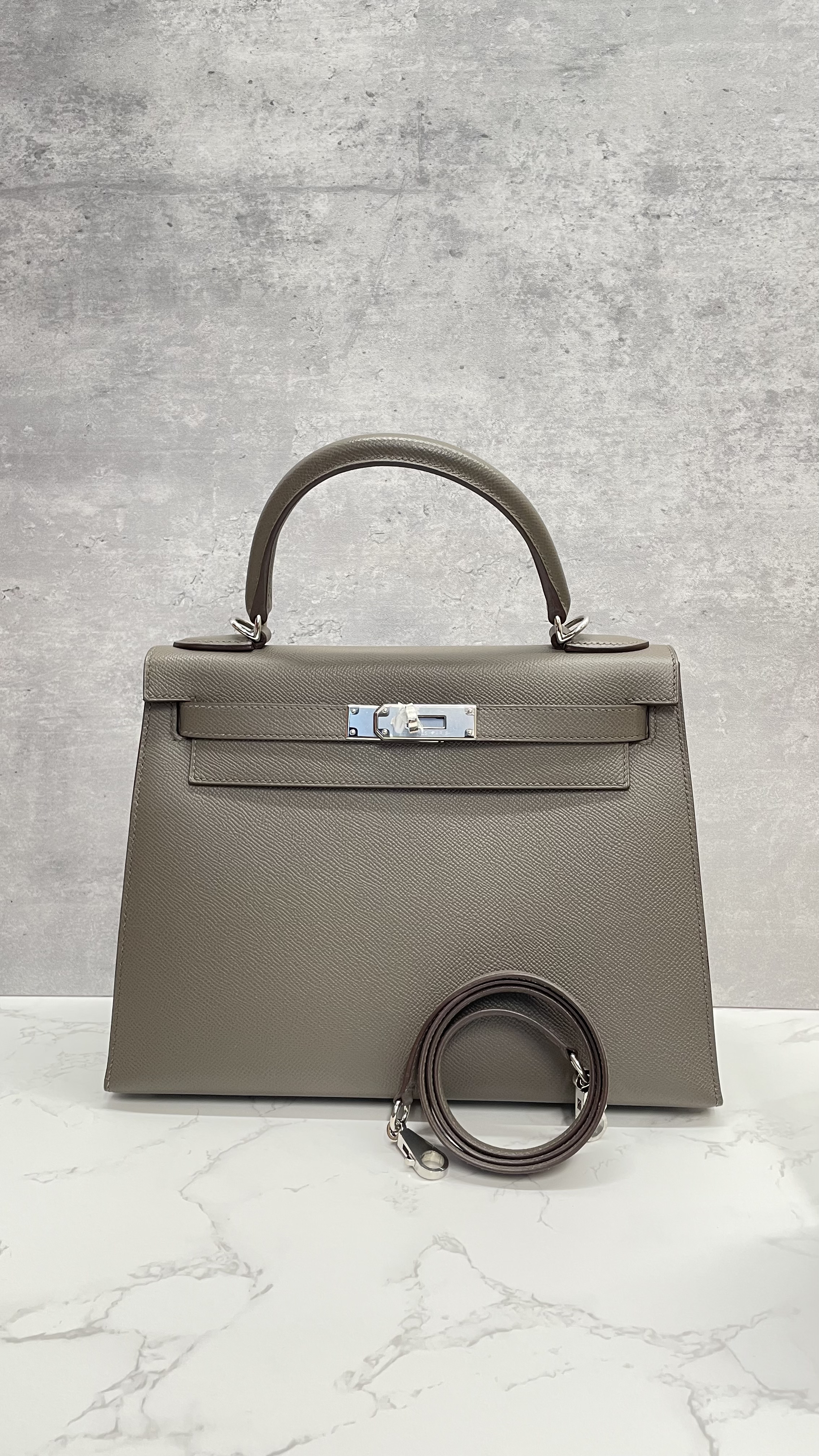 Pre-owned Hermes Kelly handle bag