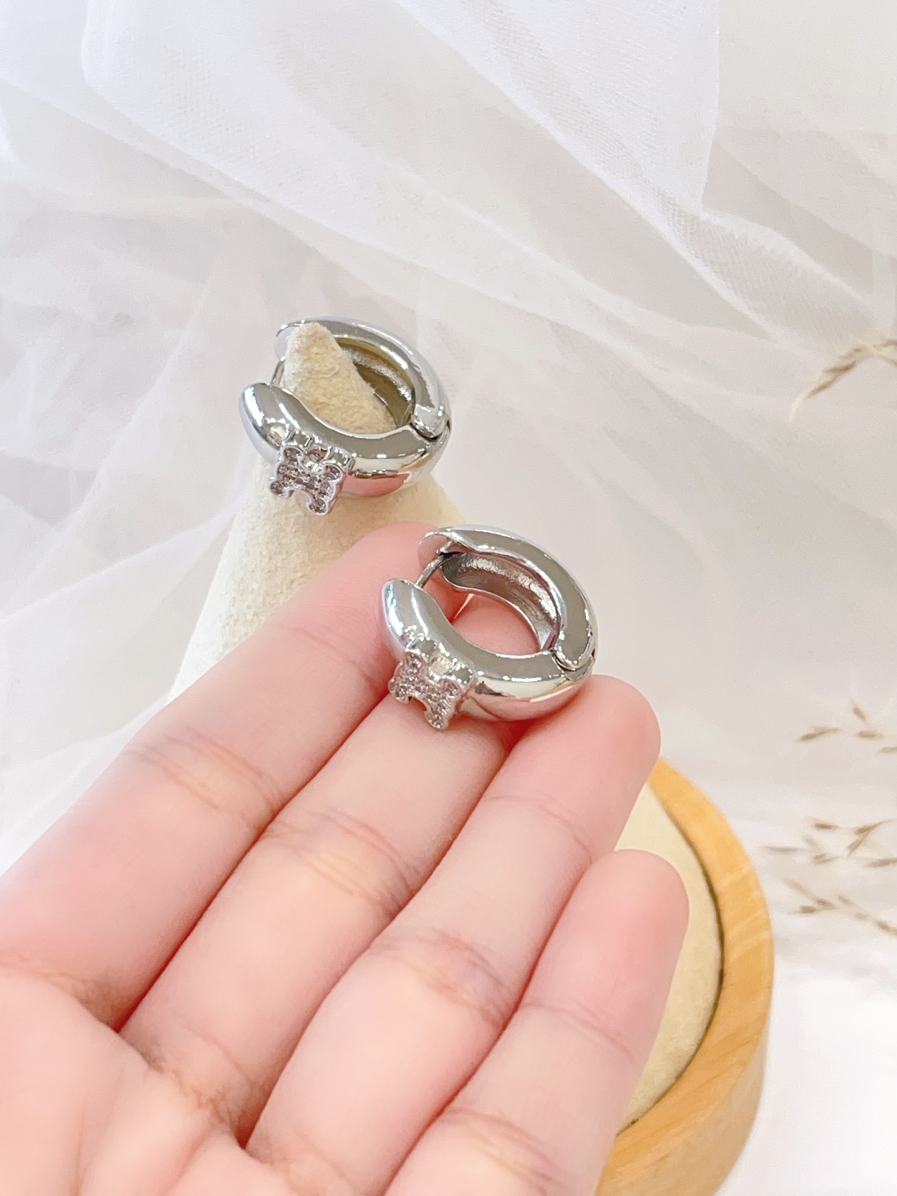 百搭冷淡风锆石H字母耳环