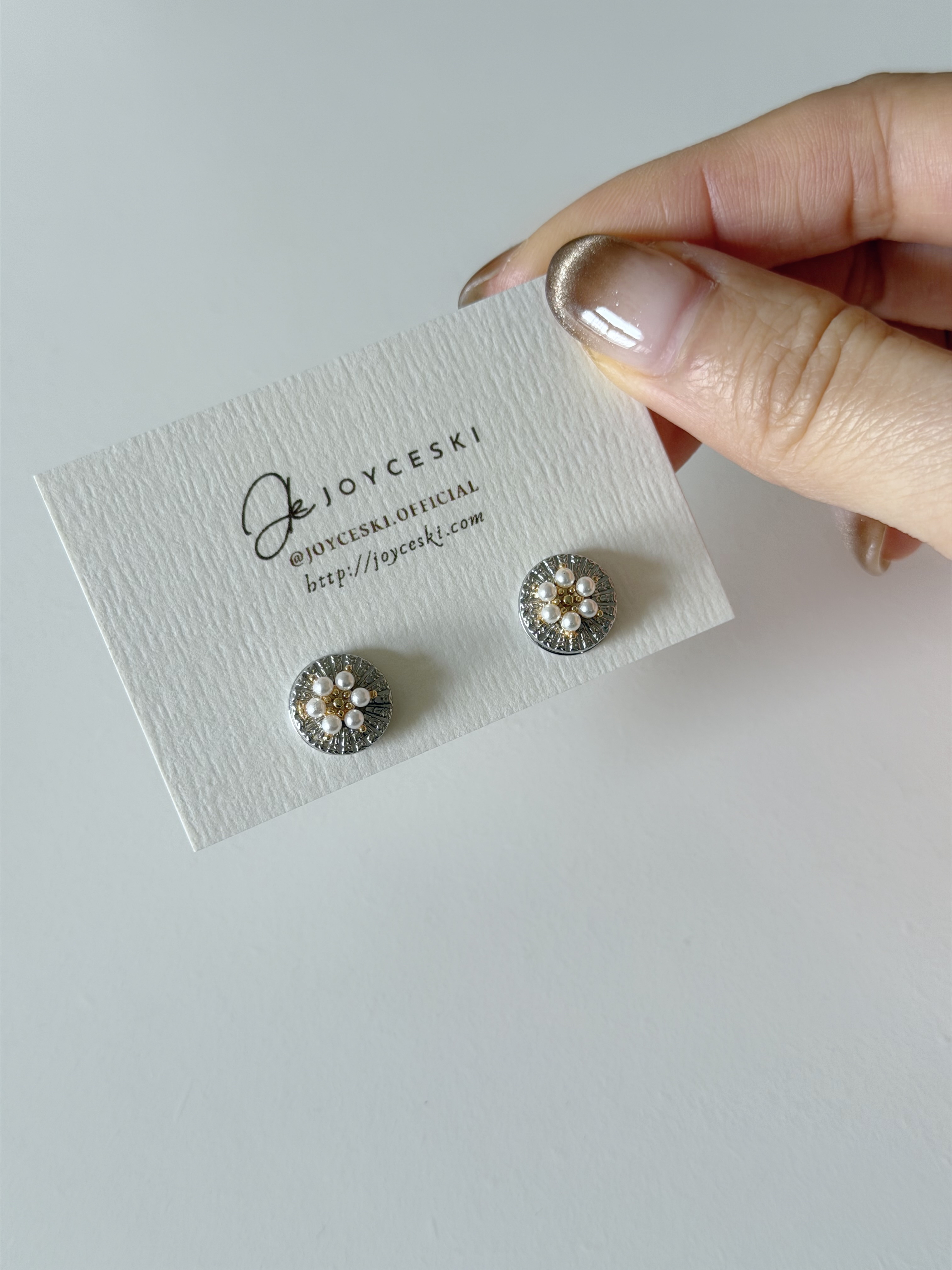 英國金屬壓花RUFFLE裙邊鈕扣耳環/銀色珍珠小花