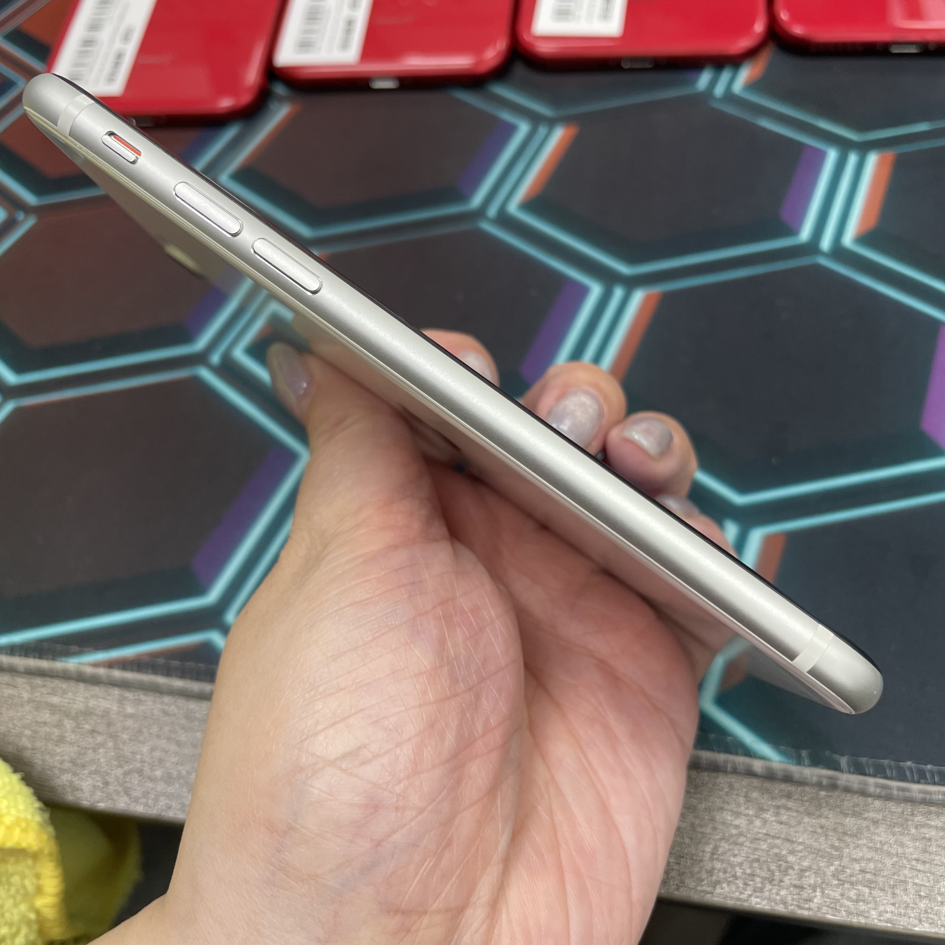 *7040 SE 2 完美機 128GB 電75 白色 white