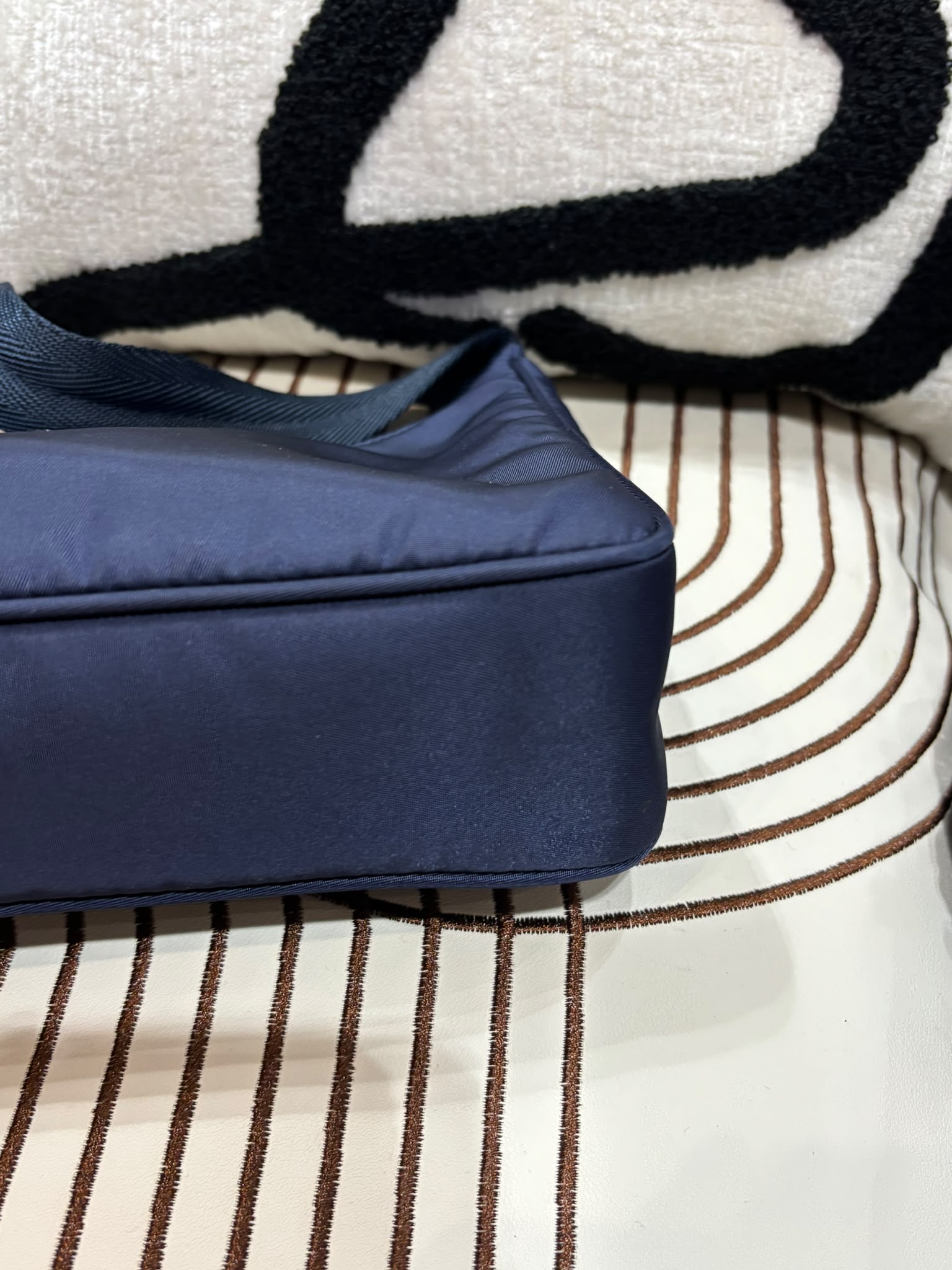 Prada re-edition 2000 re-Nylon Hobo Bag Navy 100%Authentic, 95%New