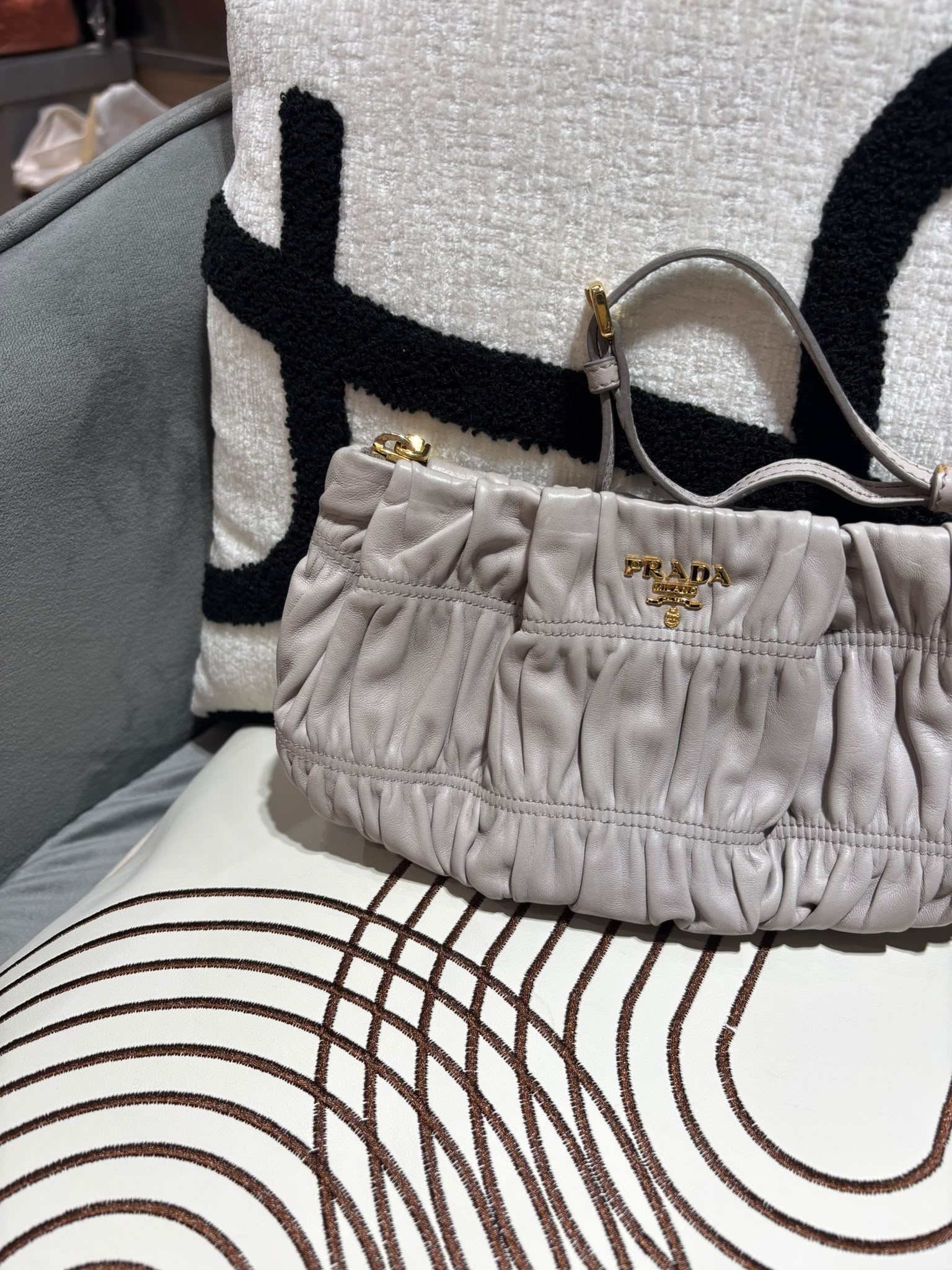 Prada pouch grey灰色clutch bag 100%Authentic ,95%new